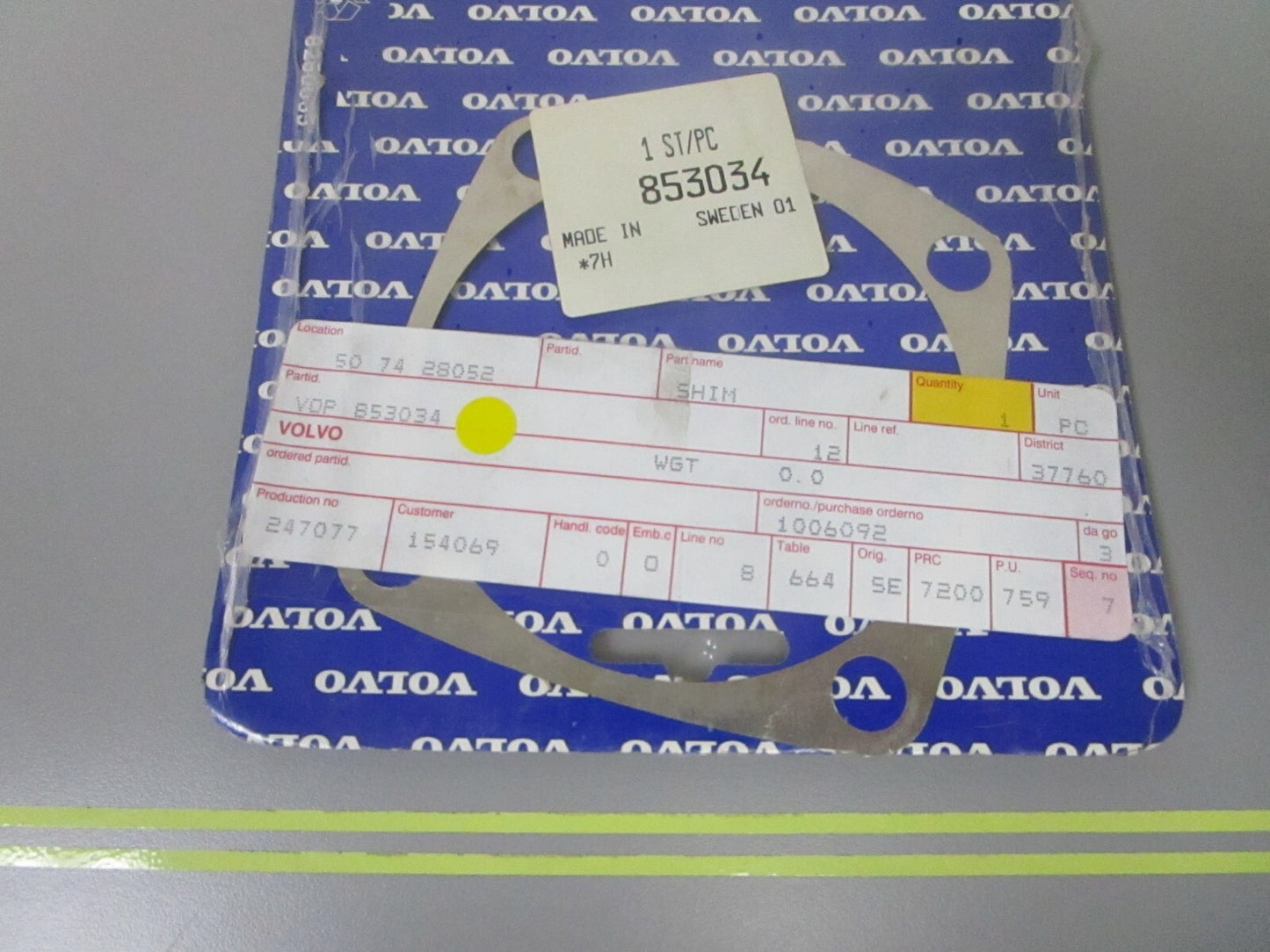 *NEW OEM* 0810 Volvo Penta Shim 853034