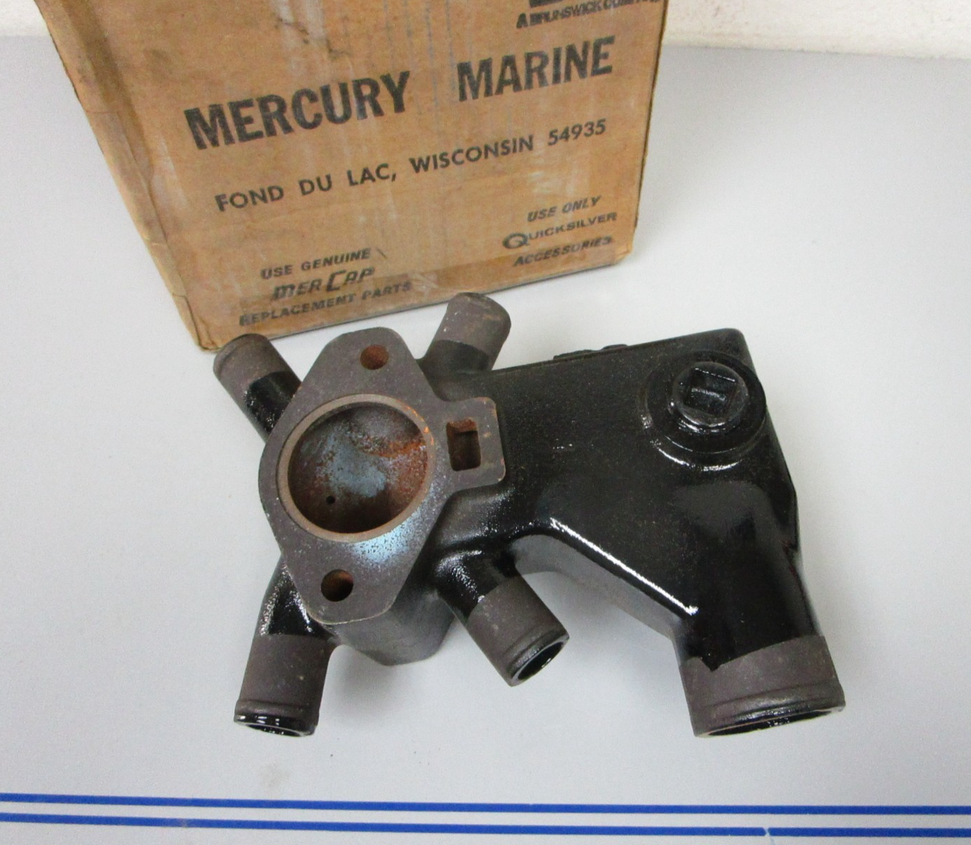 NEW OEM 78985A1 Mercury Mercruiser GM 325 350 454 Thermostat Housing 0720