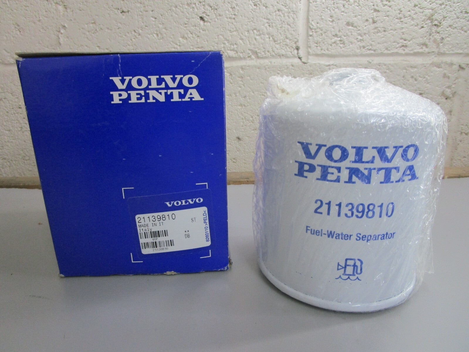 *NEW OEM* 0810 Volvo Penta Fuel Filter Kit 21139810