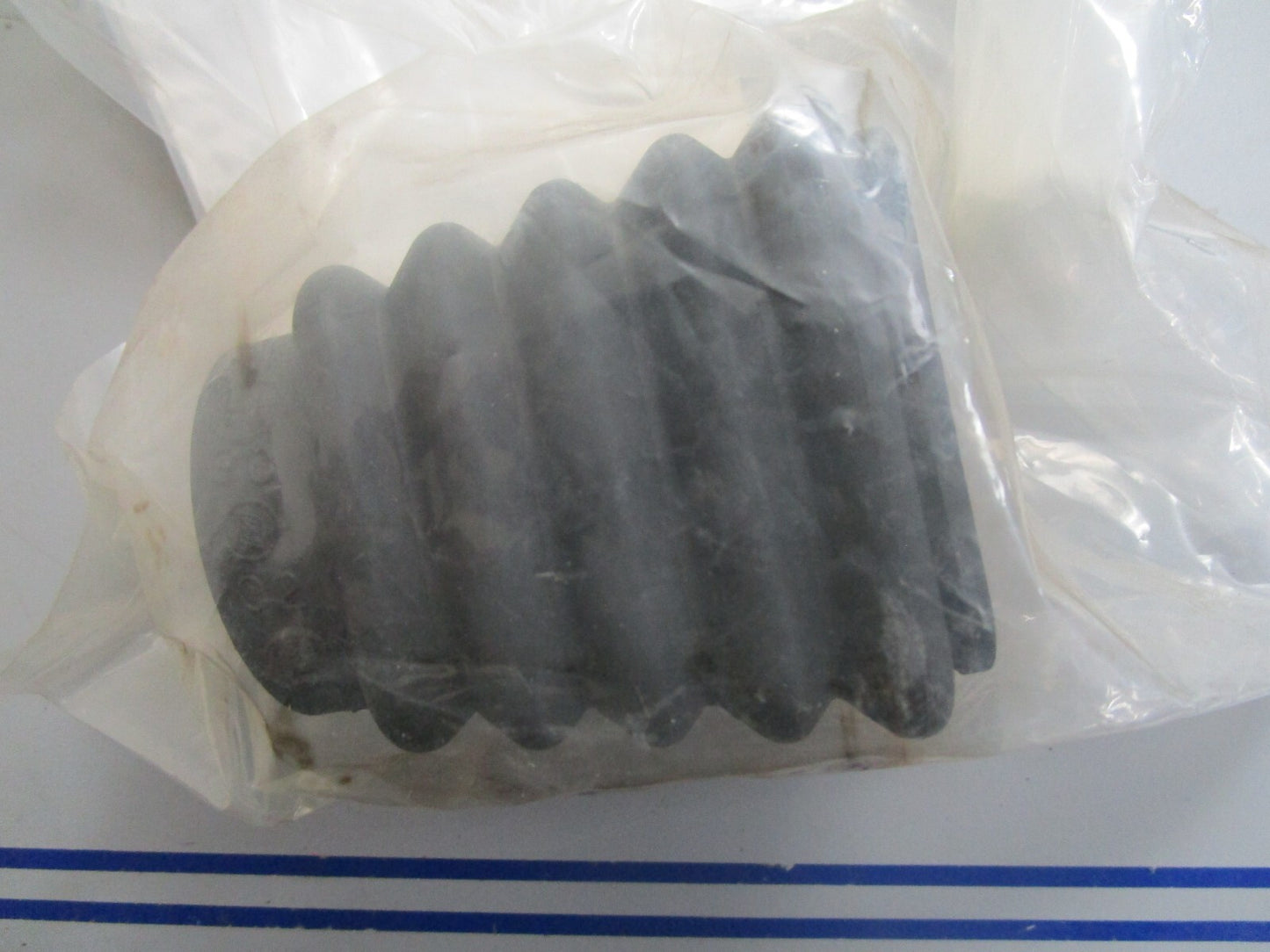 *NEW OEM* 0810 OMC Johnson Evinrude Grommet 336384 0336384