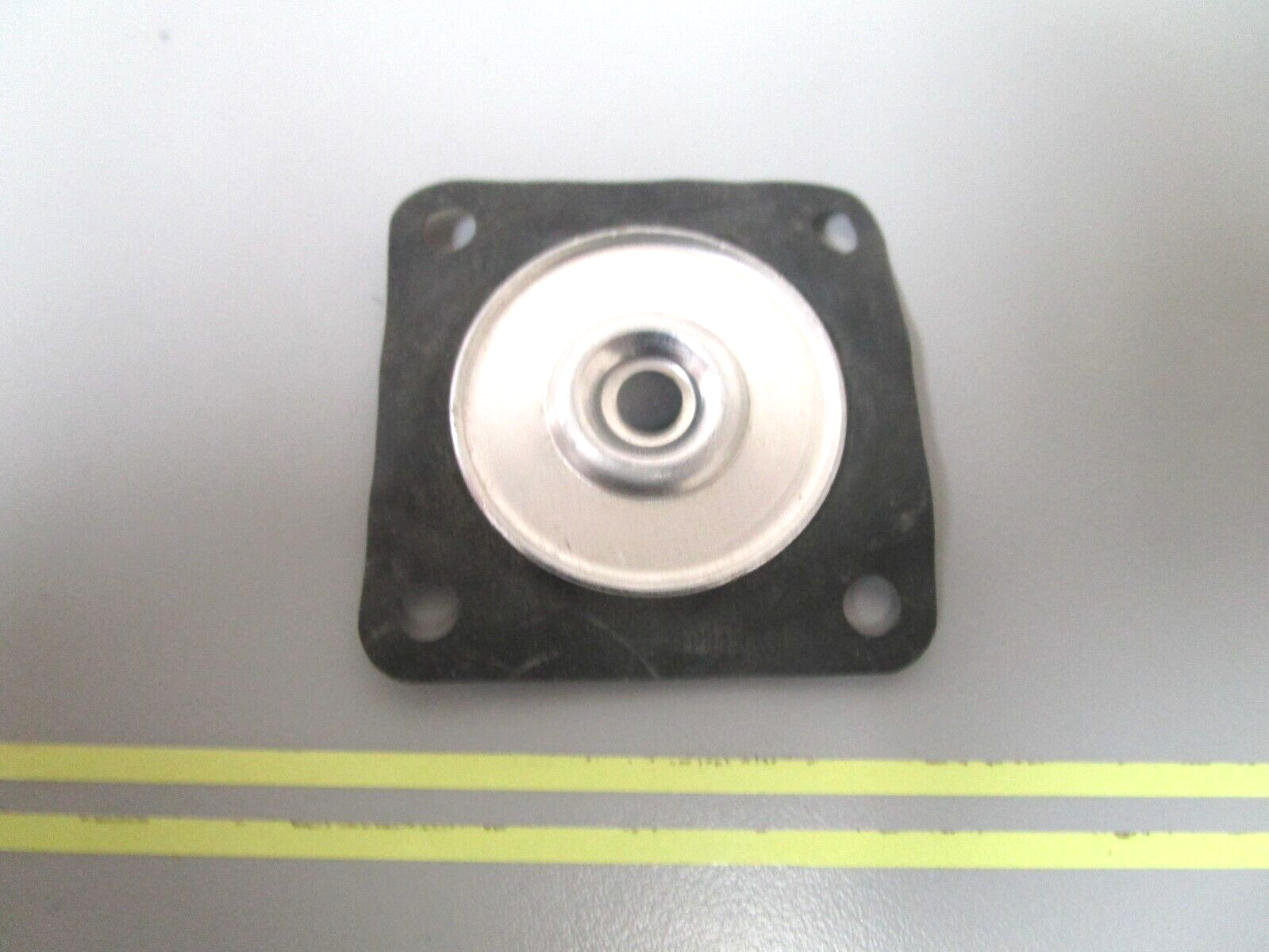 *NEW OEM* 0750 OMC Johnson Evinrude DIAPHRAGM & PLATE 376881 0376881