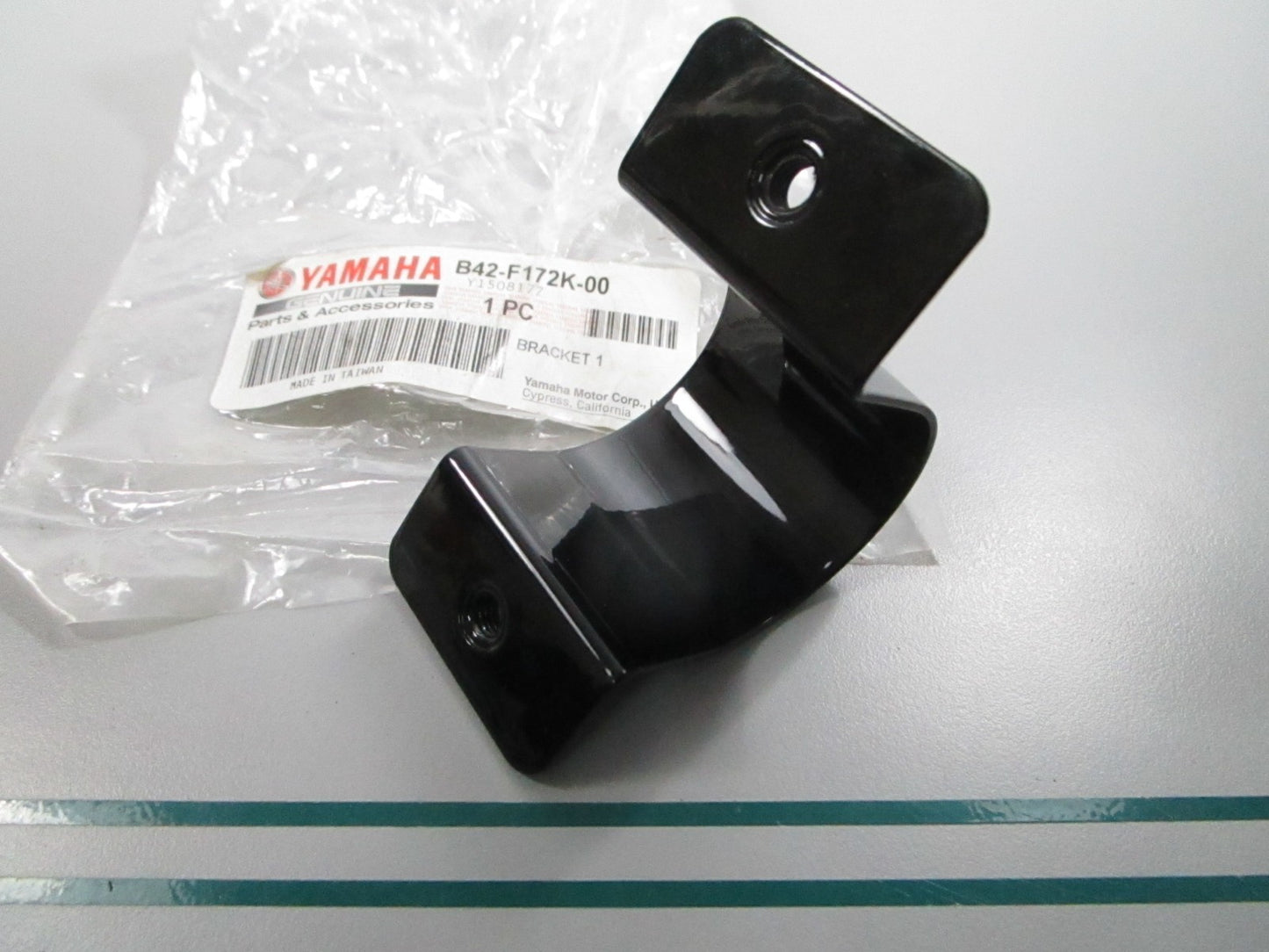NEW OEM B42-F172K-00-00 Yamaha Bracket 0810