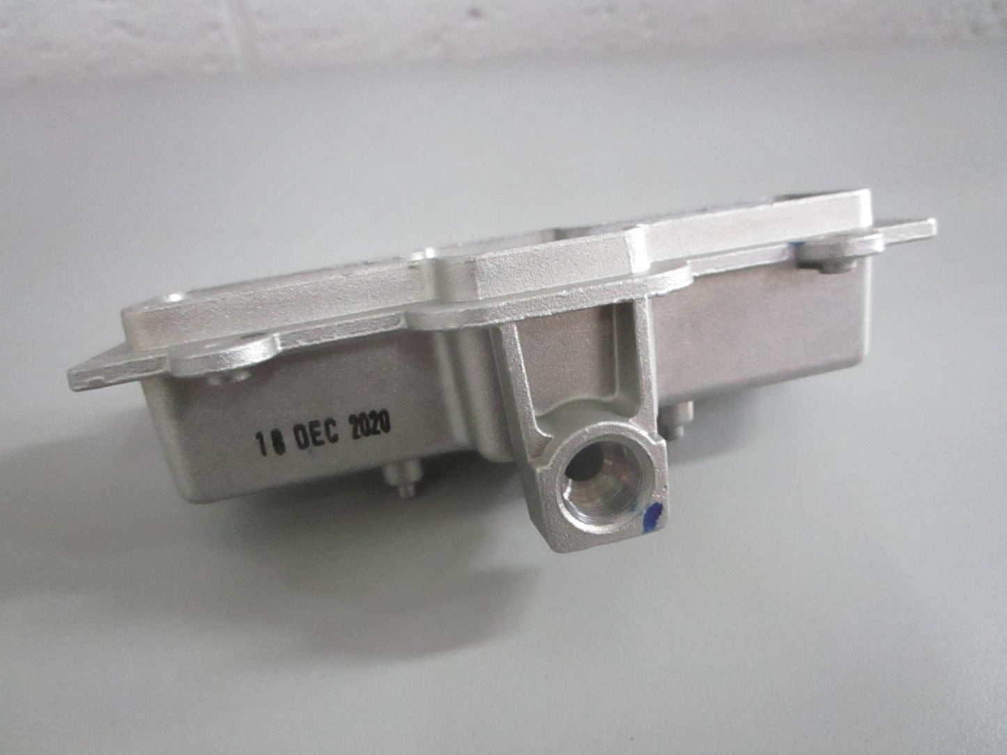 NEW OEM DG62-00090A Samsung Range Burner Cup 0820