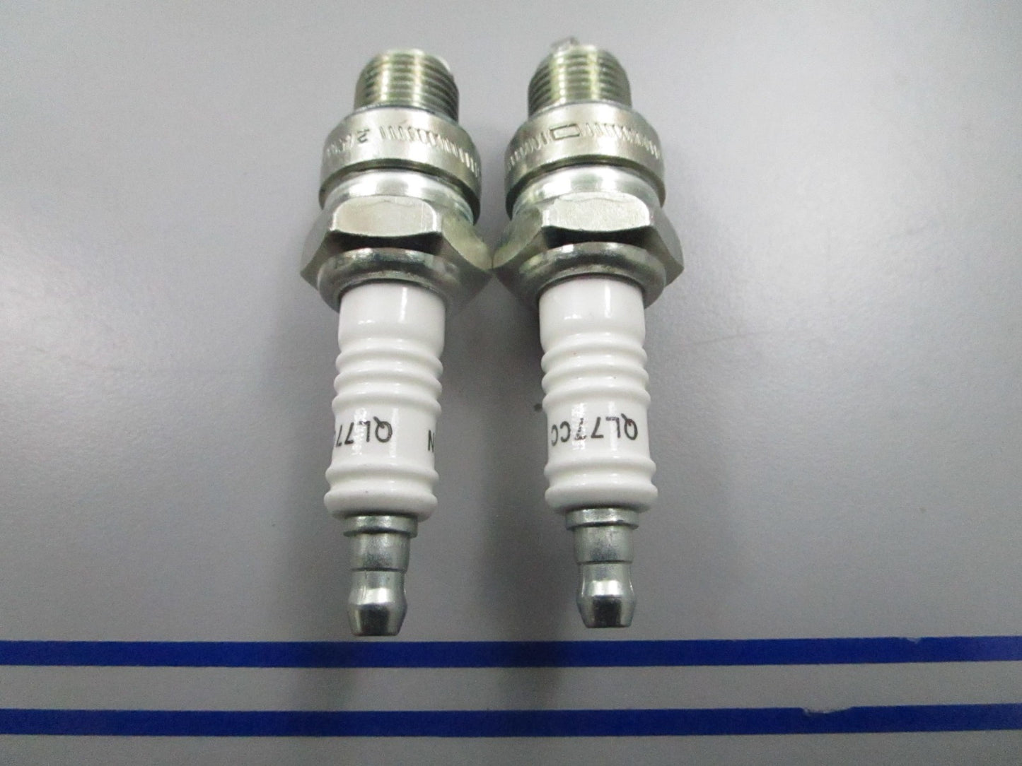 *NEW* (LOT OF 2) 0810 NGK Spark Plug QL77CC