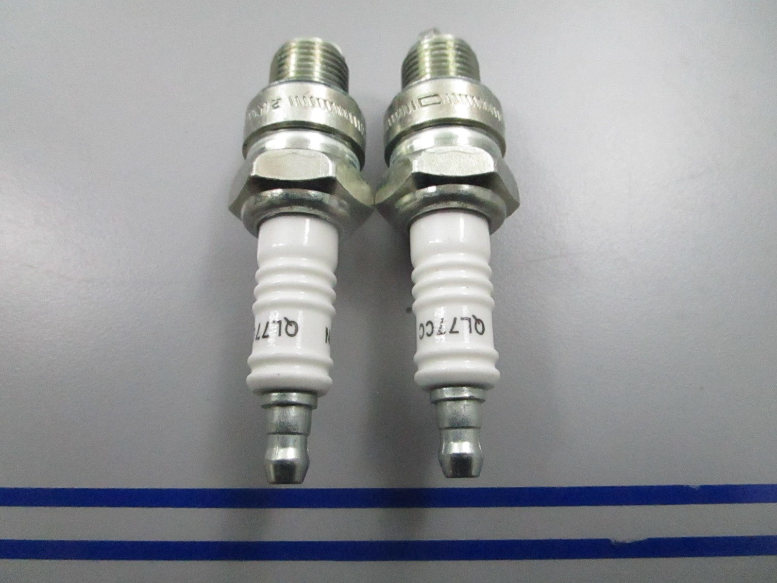 *NEW* (LOT OF 2) 0810 NGK Spark Plug QL77CC