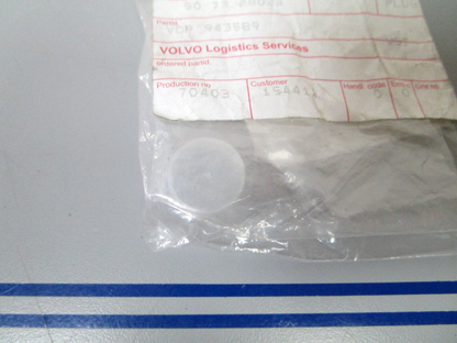 *NEW OEM* 0810 Volvo Penta Plug 943589