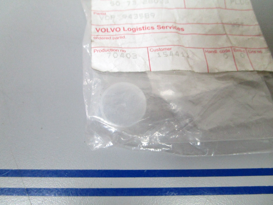 *NEW OEM* 0810 Volvo Penta Plug 943589