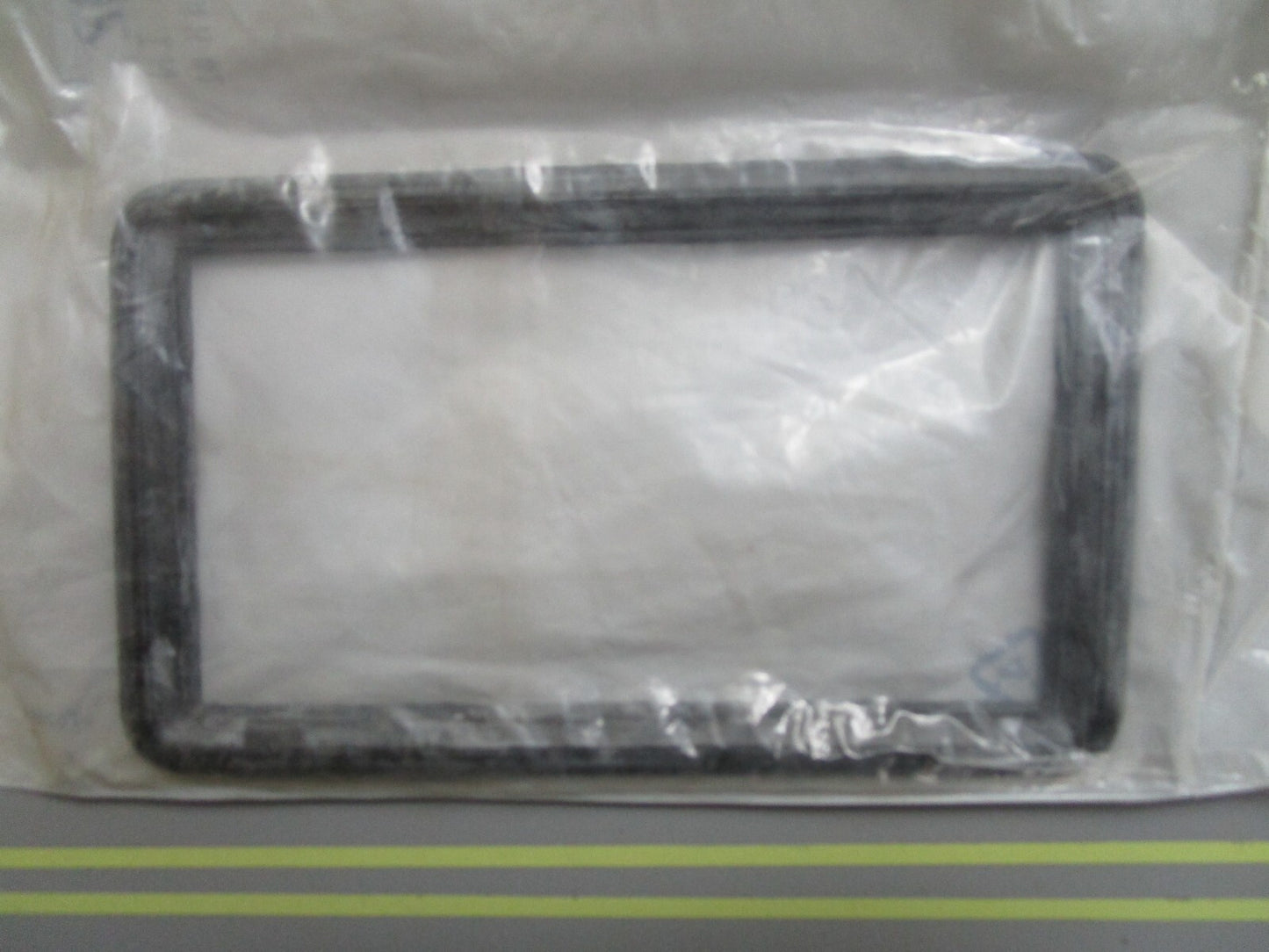 *NEW OEM* 0810 Volvo Penta Sealing Strip 831902