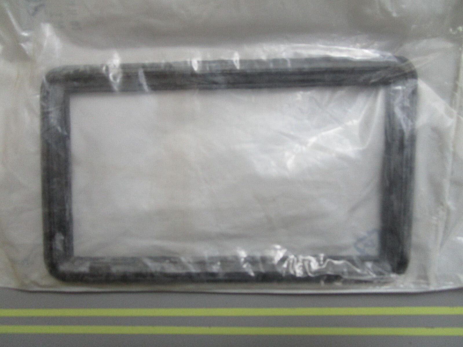 *NEW OEM* 0810 Volvo Penta Sealing Strip 831902