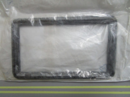 *NEW OEM* 0810 Volvo Penta Sealing Strip 831902