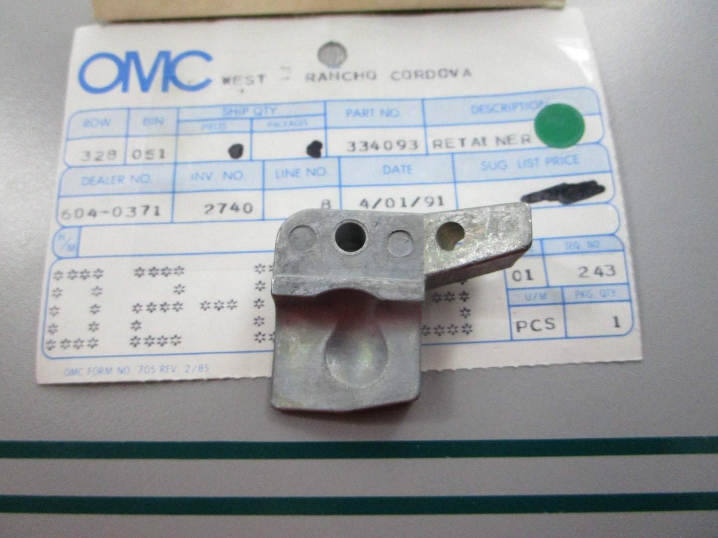NEW OEM 334093 0334093 OMC Johnson Evinrude Retainer 0810