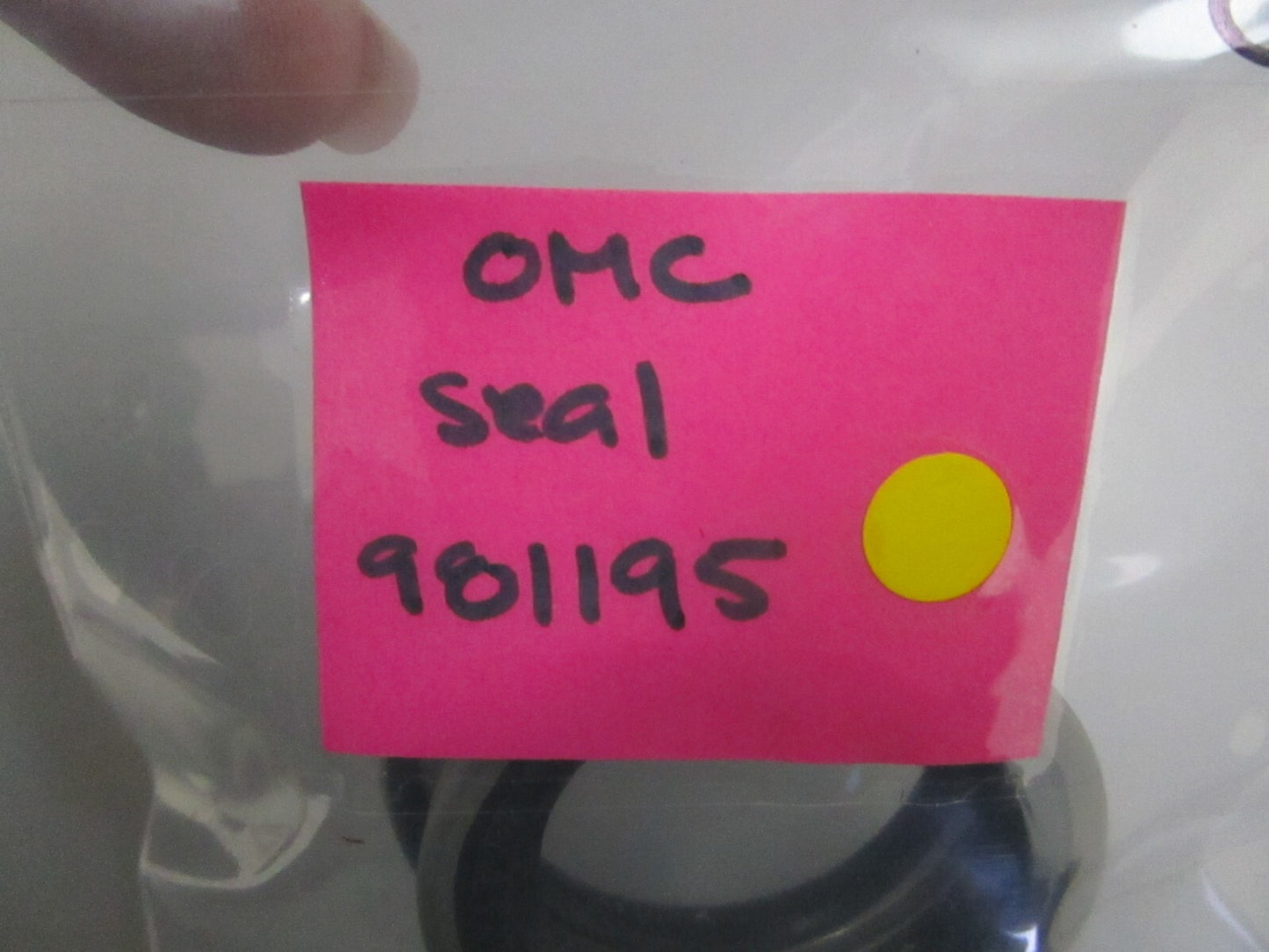 *NEW OEM* 0810 OMC Johnson Evinrude Seal 981195 0981195