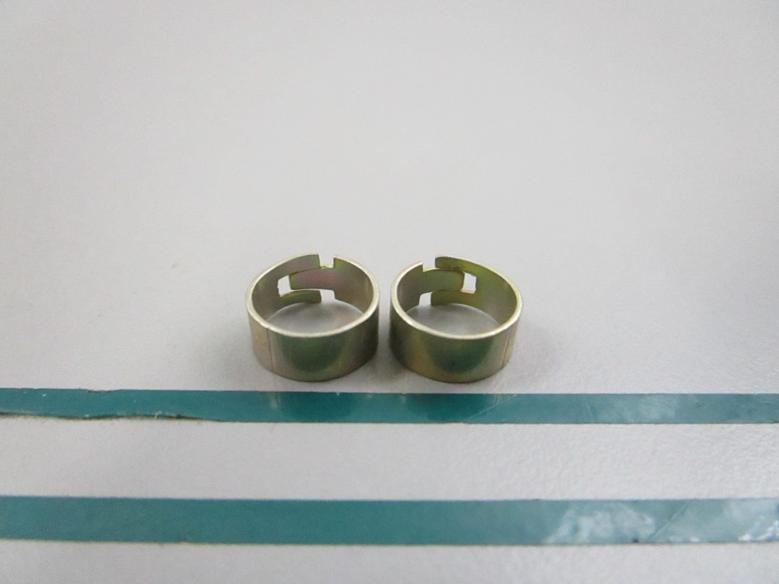 NEW OEM (LOT OF 2) 328438 0328438 OMC Johnson Evinrude Retainer 0810
