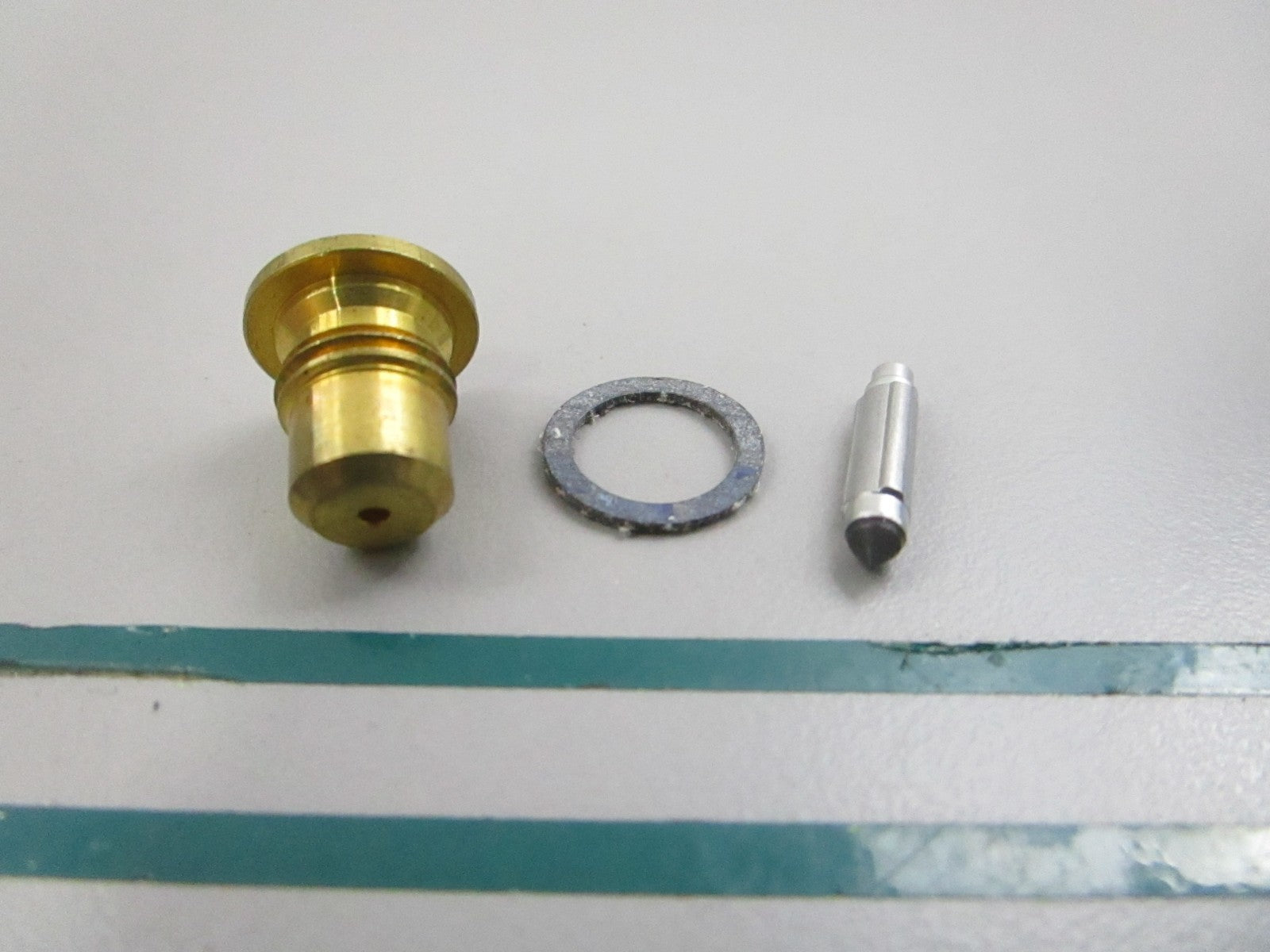 NEW OEM 1395-7624 Mercury Quicksilver Needle/Seat Kit 0810