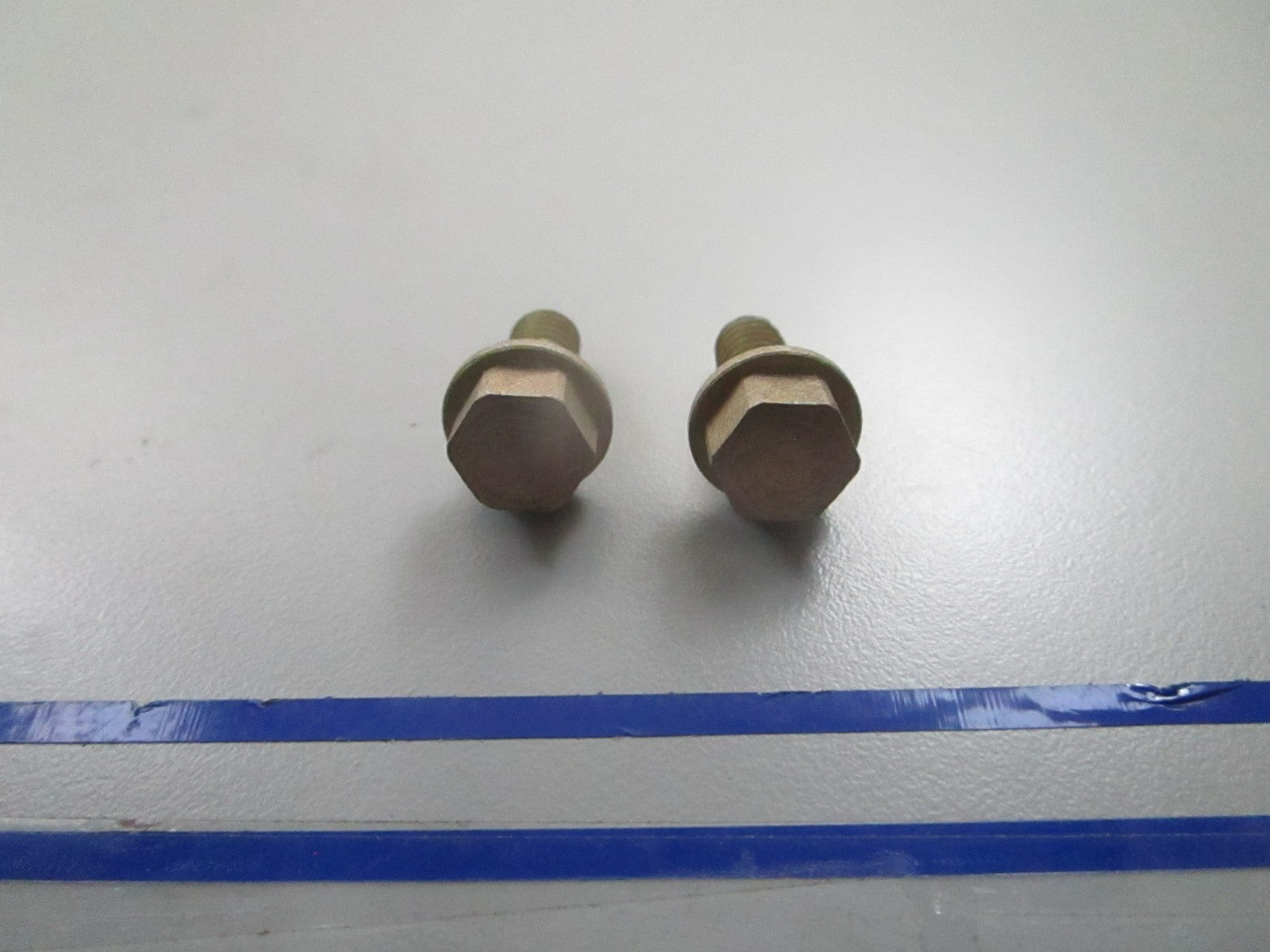 *NEW OEM* (LOT OF 2) 0810 OMC Johnson Evinrude Screw 307608 0307608