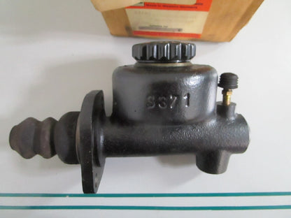 NEW OEM 0002951406 Mercedes-Benz Clutch Master Cylinder 0820