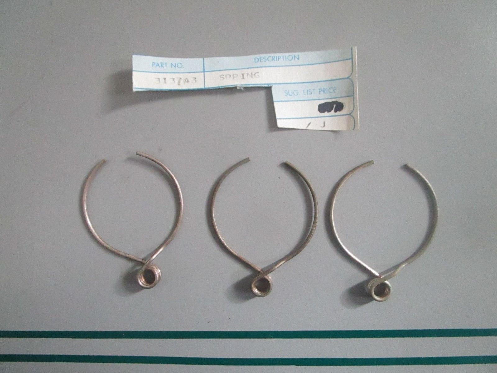 NEW OEM (LOT OF 3) 313743 0313743 OMC Johnson Evinrude Spring 0820