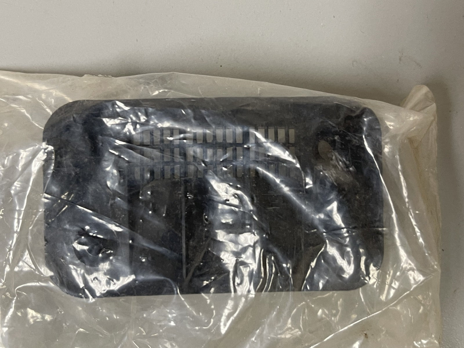 NEW OEM 328261 Johnson Evinrude Water Inlet Screen (LOT OF 2) 0670
