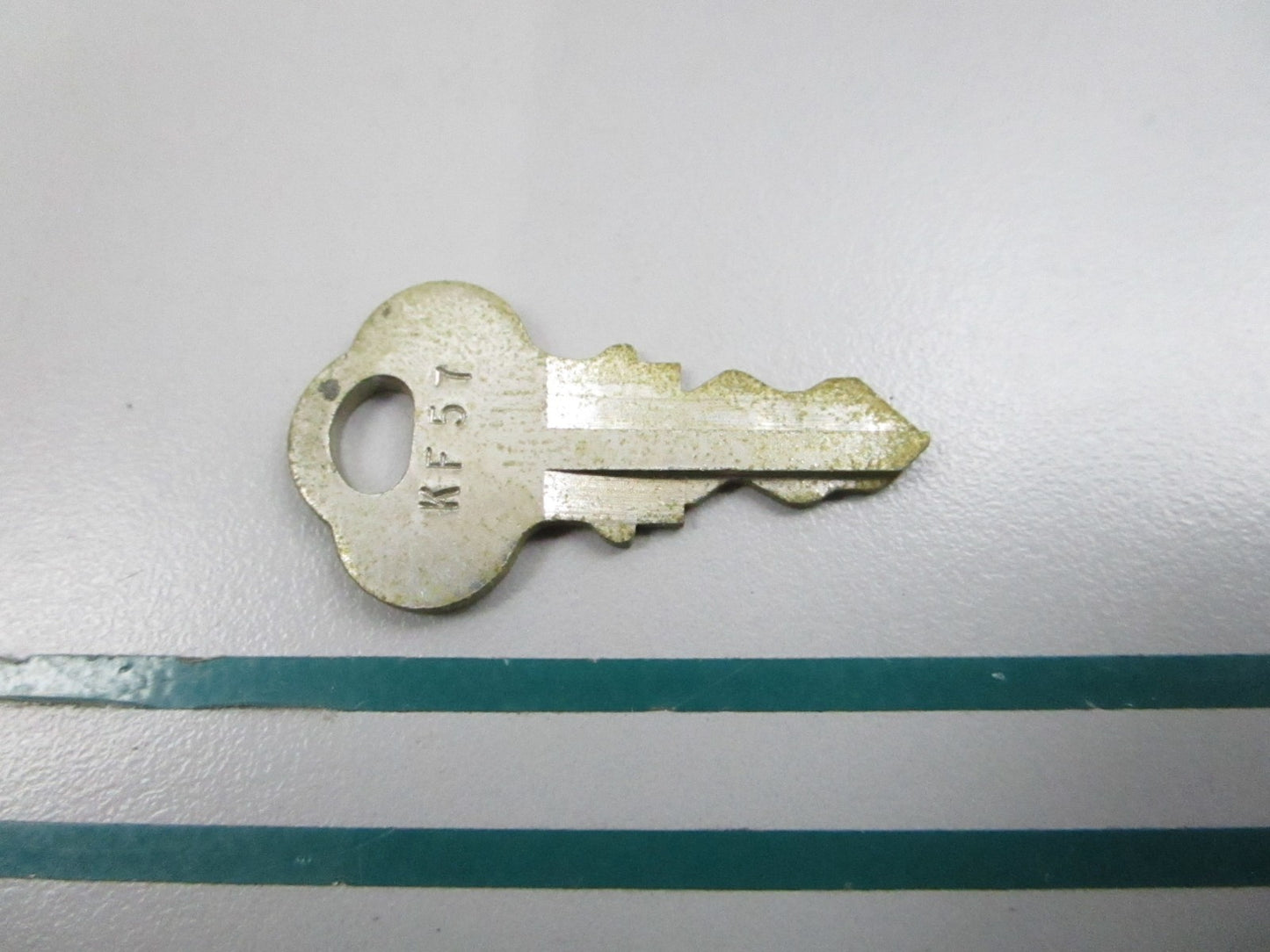 NEW OEM 501572 0501572 OMC Johnson Evinrude KF57 Ignition Key 0810