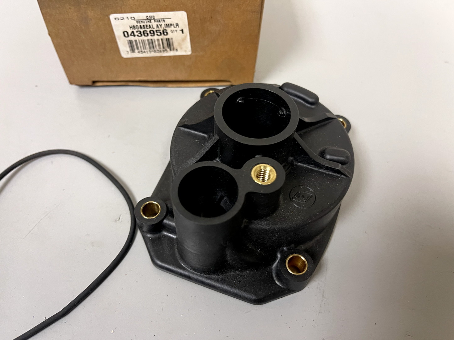 *NEW OEM* 0670 OMC Johnson Evinrude Housing and Seal 0436956 436956