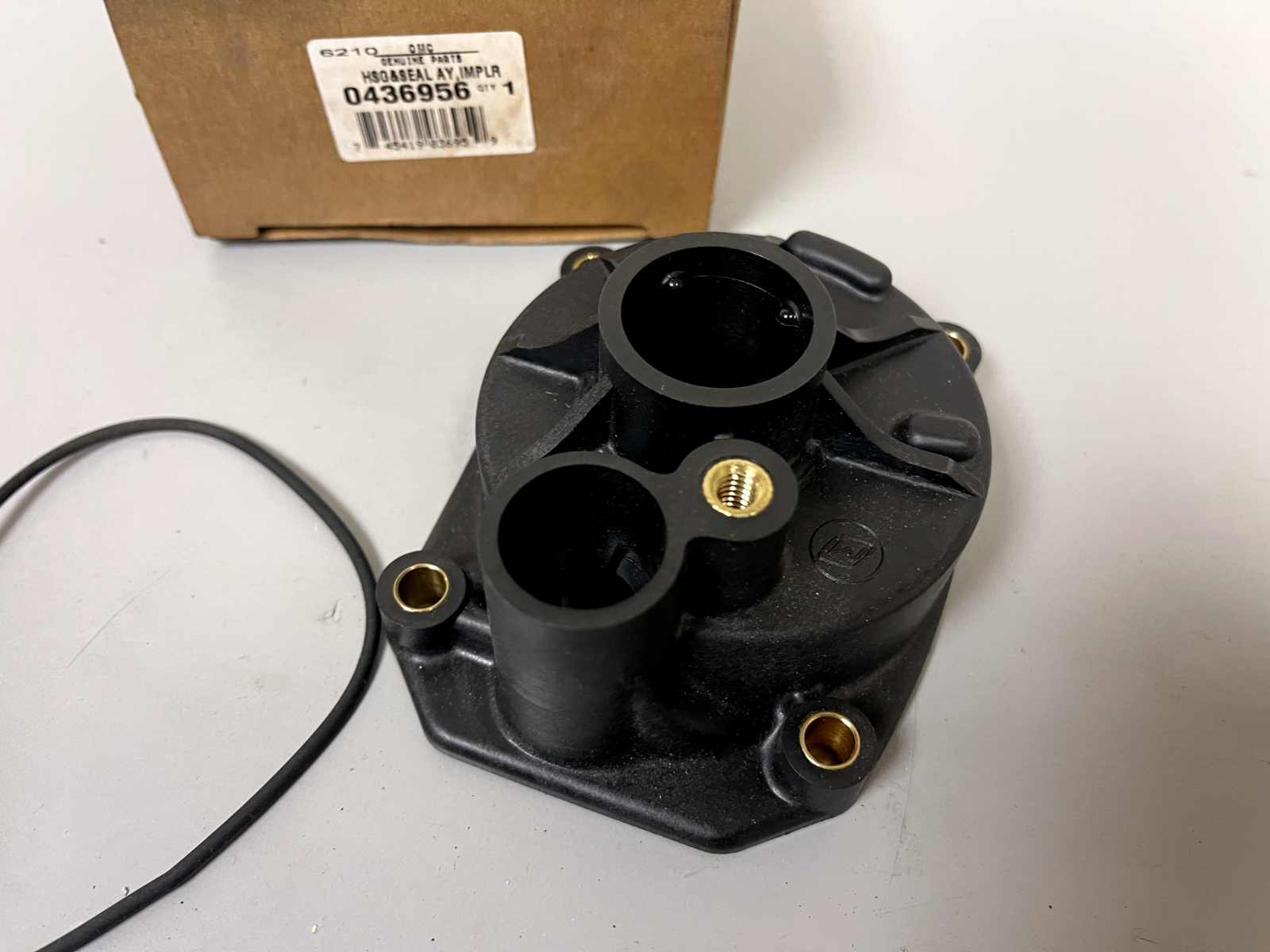 *NEW OEM* 0670 OMC Johnson Evinrude Housing and Seal 0436956 436956