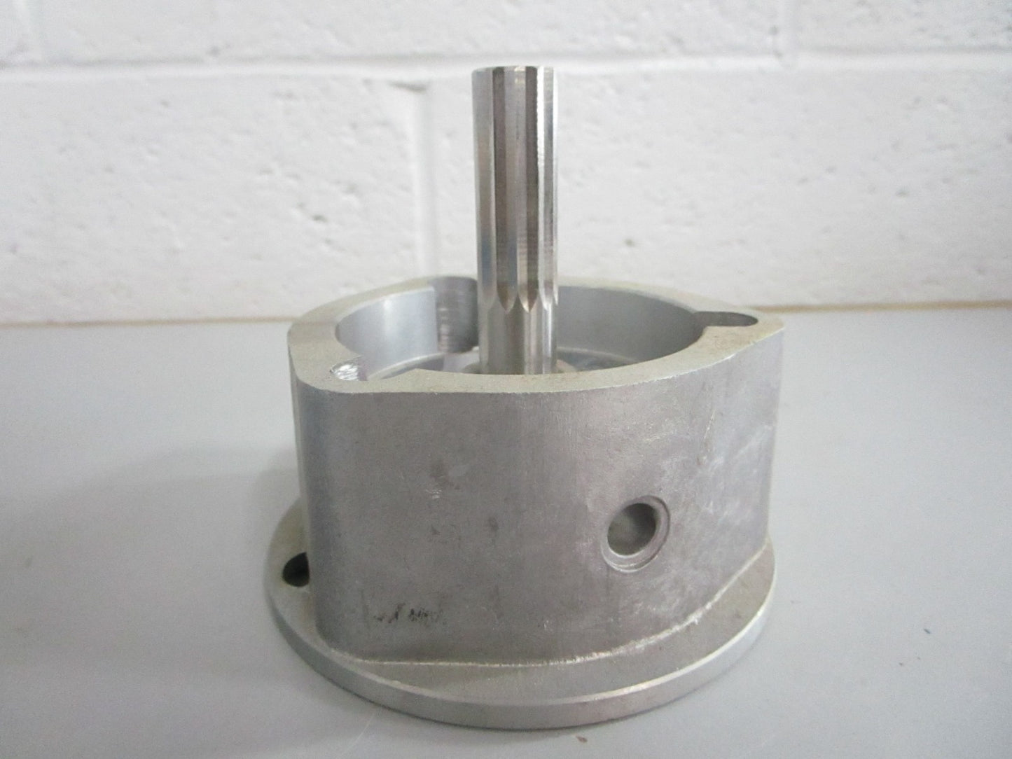 *NEW OEM* 0820 Volvo Penta Bearing Housing 841314
