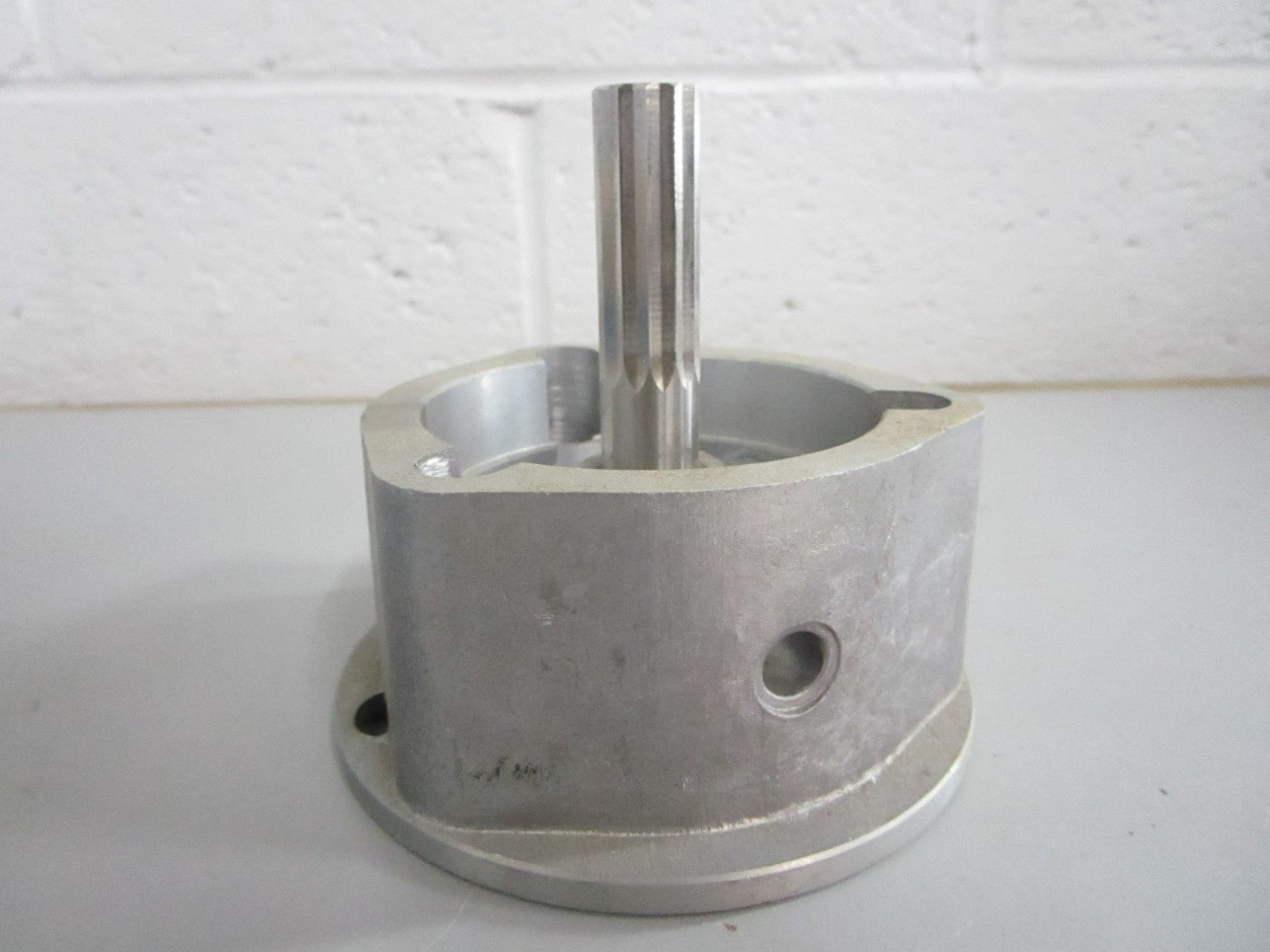 *NEW OEM* 0820 Volvo Penta Bearing Housing 841314