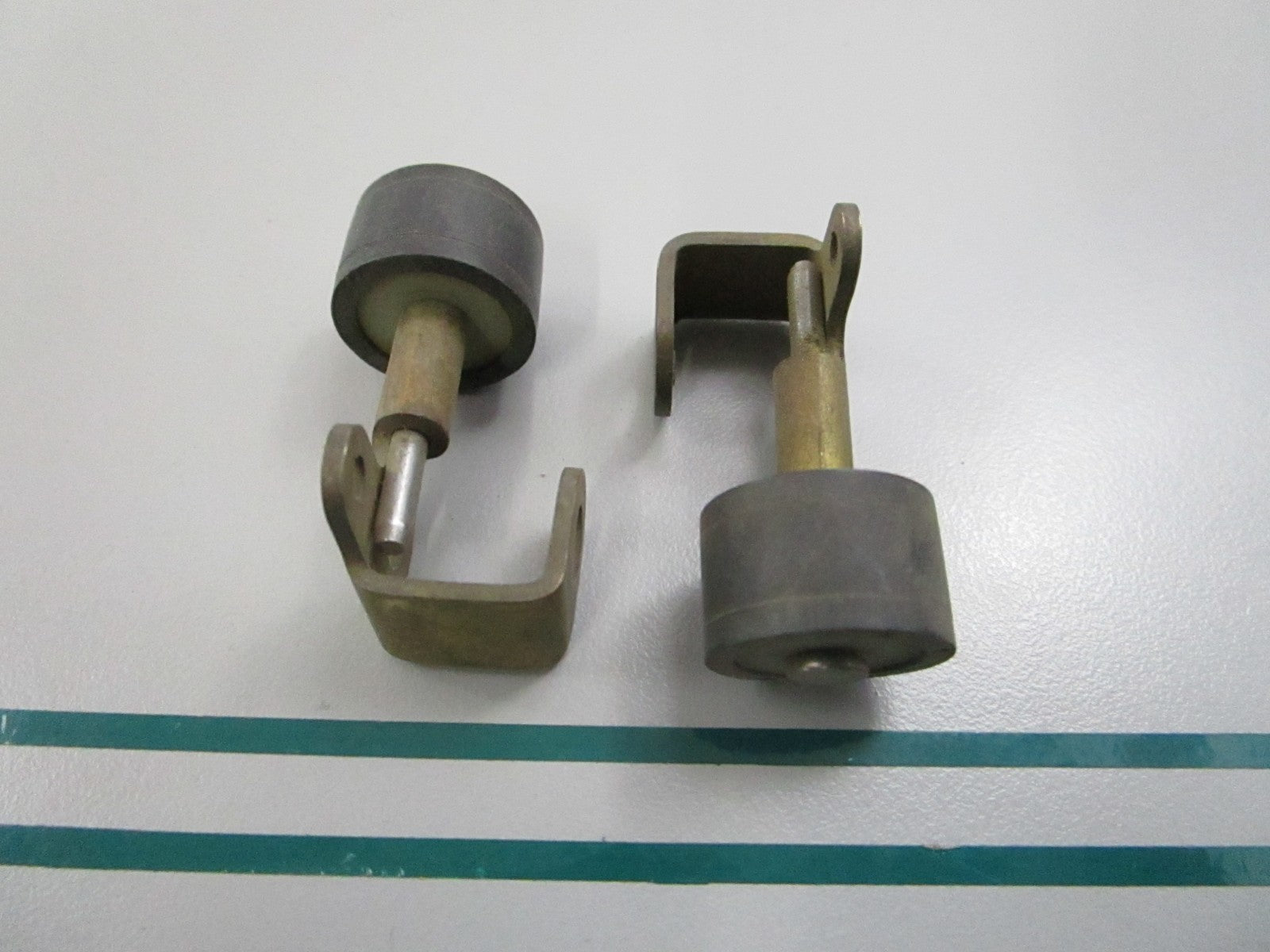 NEW OEM (LOT OF 2) 376035 0376035 OMC Johnson Evinrude Cam Follower 0810