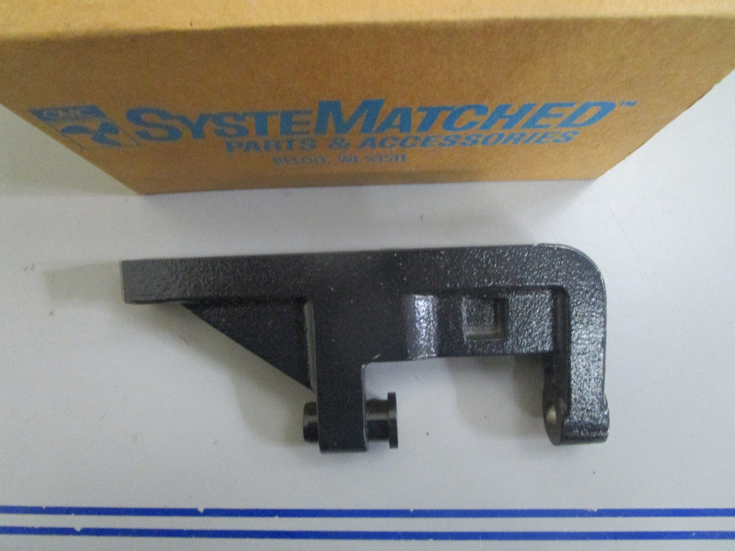 *NEW OEM* 0820 OMC Johnson Evinrude Bracket 3854068