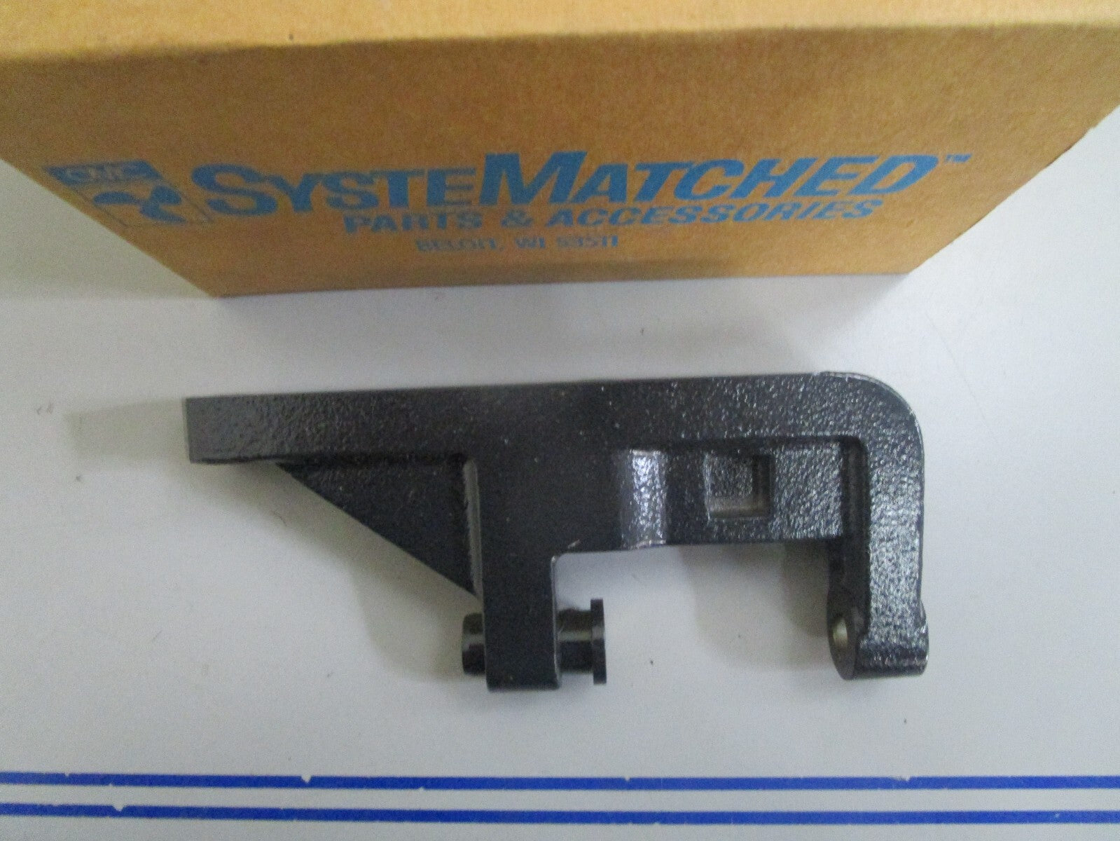 *NEW OEM* 0820 OMC Johnson Evinrude Bracket 3854068