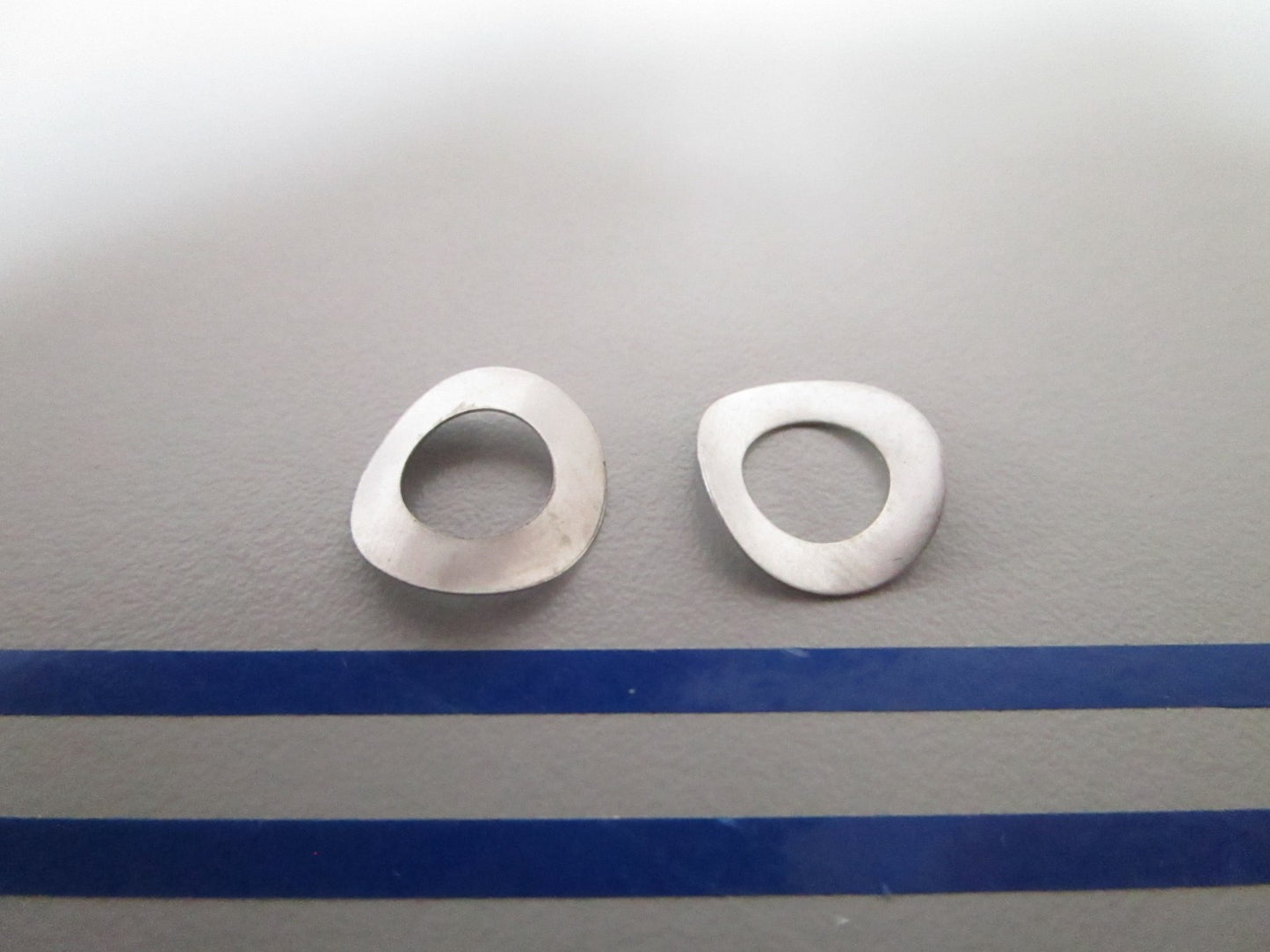 NEW OEM (LOT OF 2) 204757 0204757 OMC Johnson Evinrude Wave Washer 0810