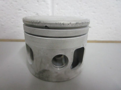 NEW OEM 396582 0396582 OMC Johnson Evinrude Piston & Ring Assy 0820