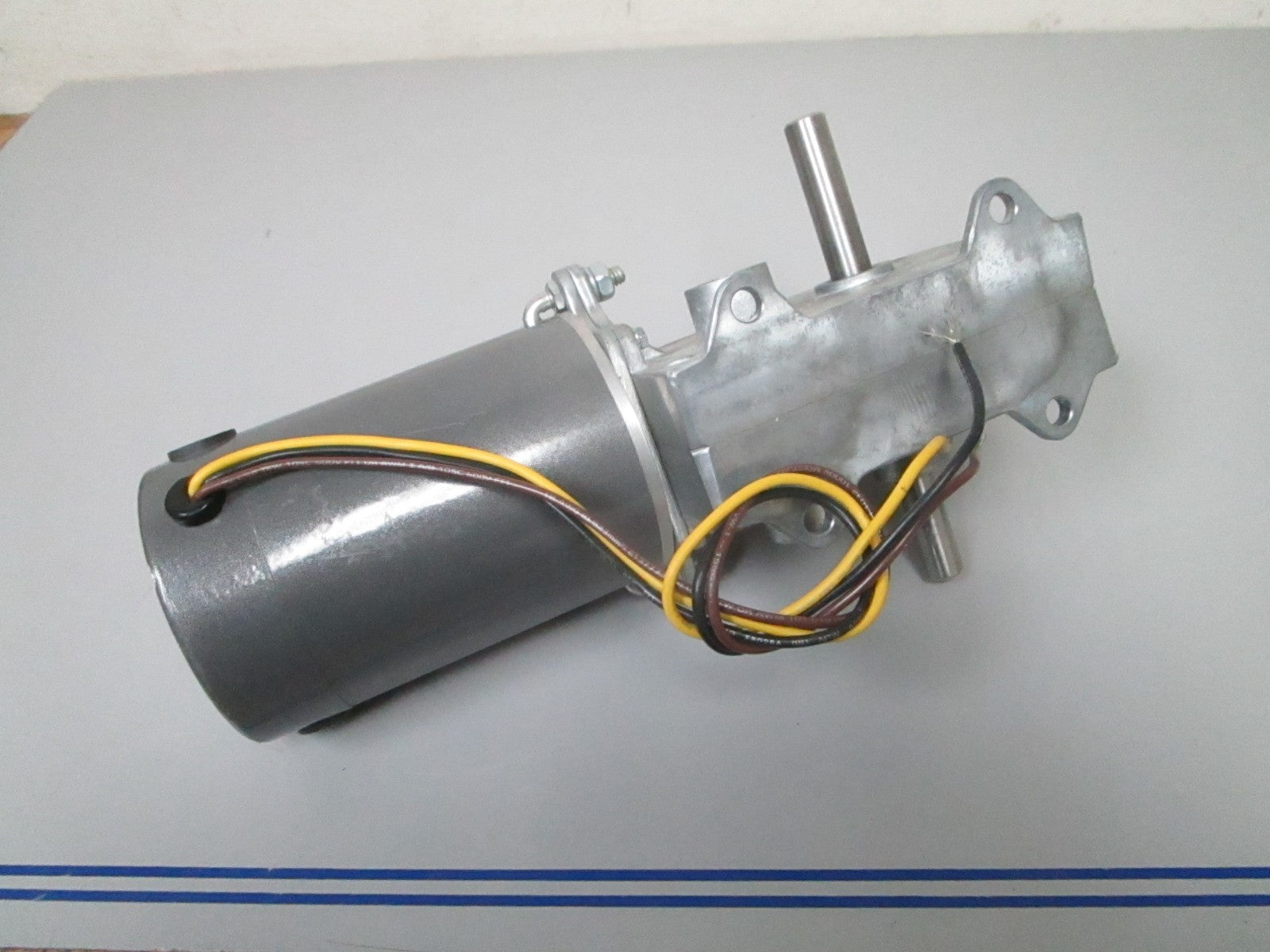 *NEW OEM* 0720 Baldor 115V 6.3AMP 8700RPM .44hp Industrial Motor 23A505Z219
