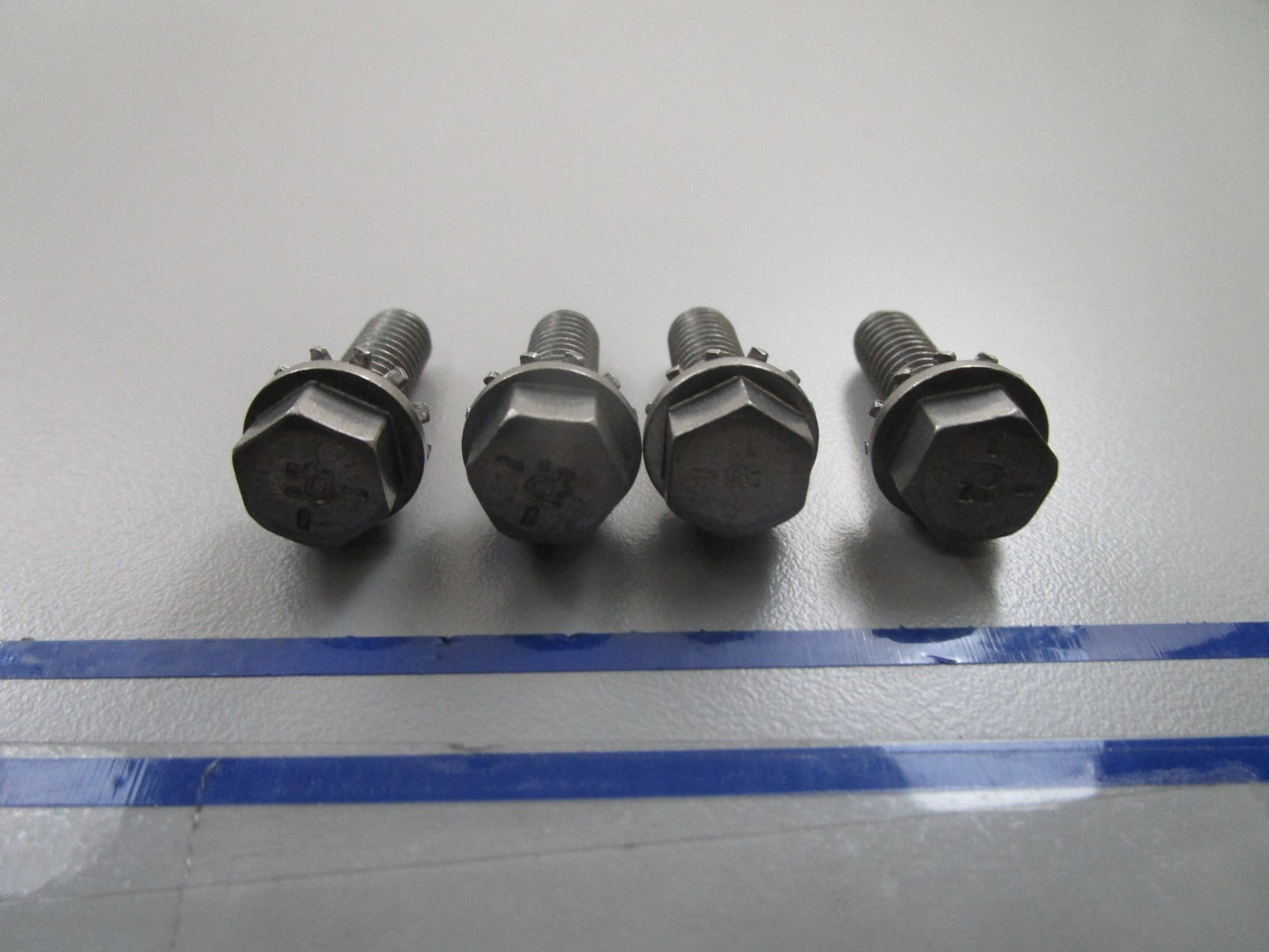 *NEW OEM* (LOT OF 4) 0810 OMC Johnson Evinrude Screw 309705 0309705