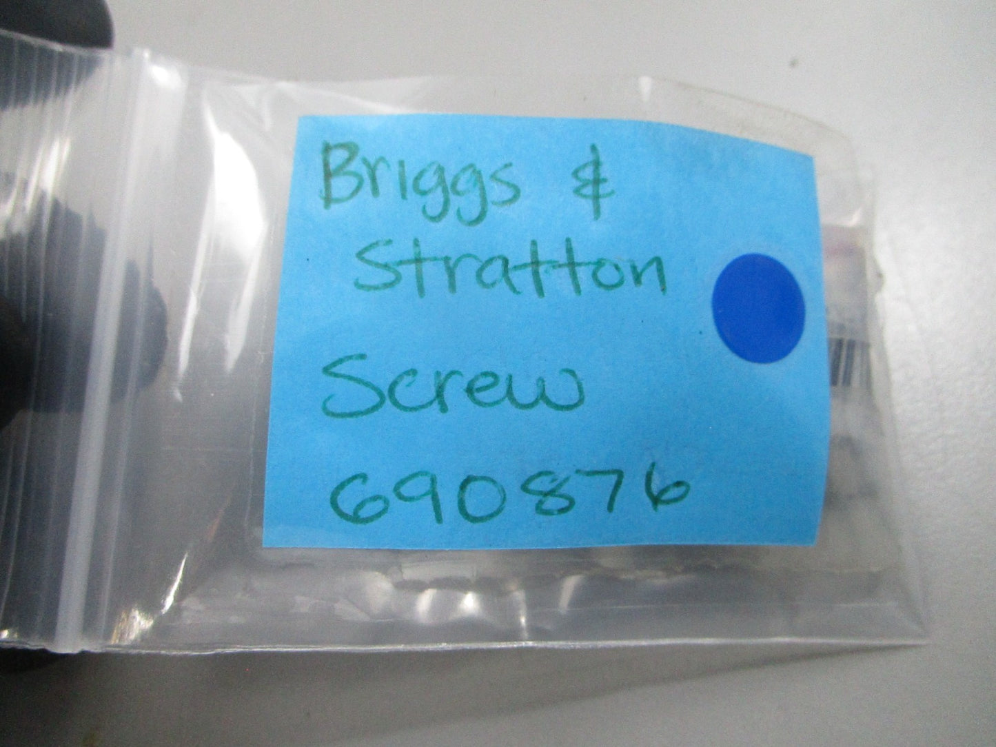 *NEW OEM* 0810 Briggs & Stratton Screw 690876