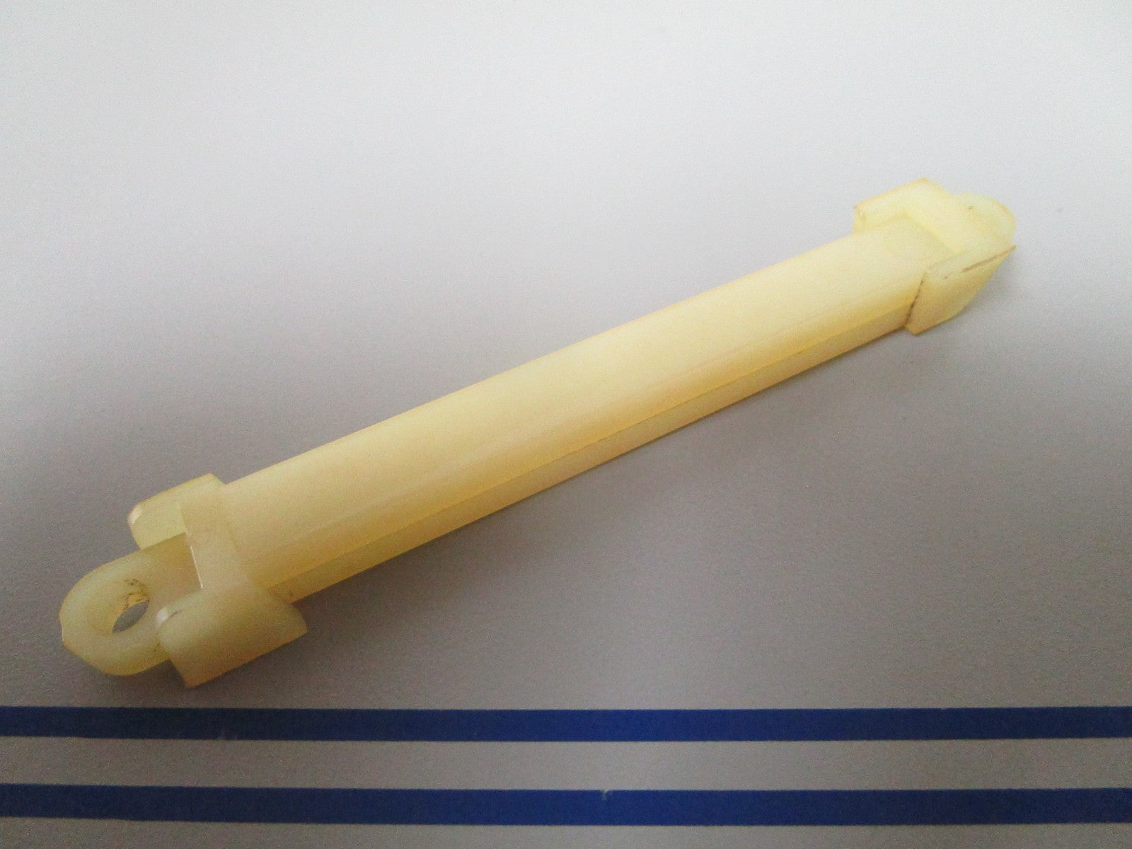 NEW OEM 204916 0204916 OMC Johnson Evinrude Slide 0810