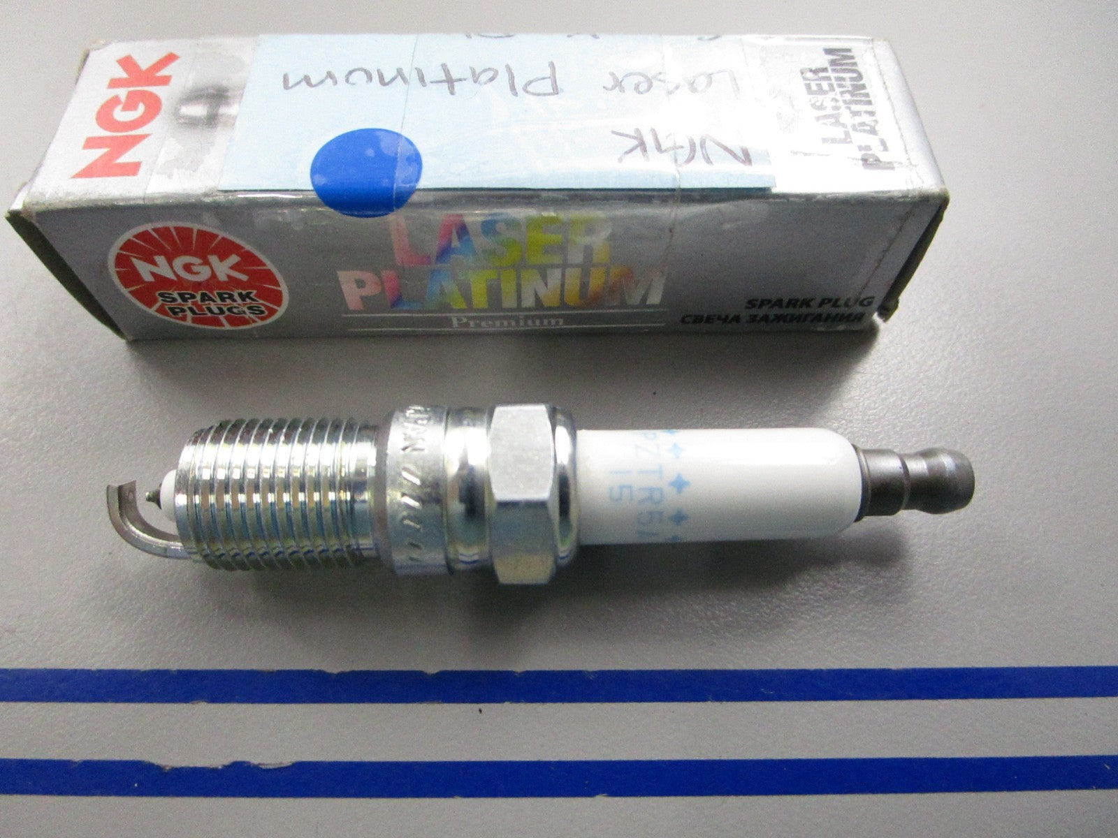 NEW PZTR5A-15 NGK Laser Platinum Spark Plug 0810