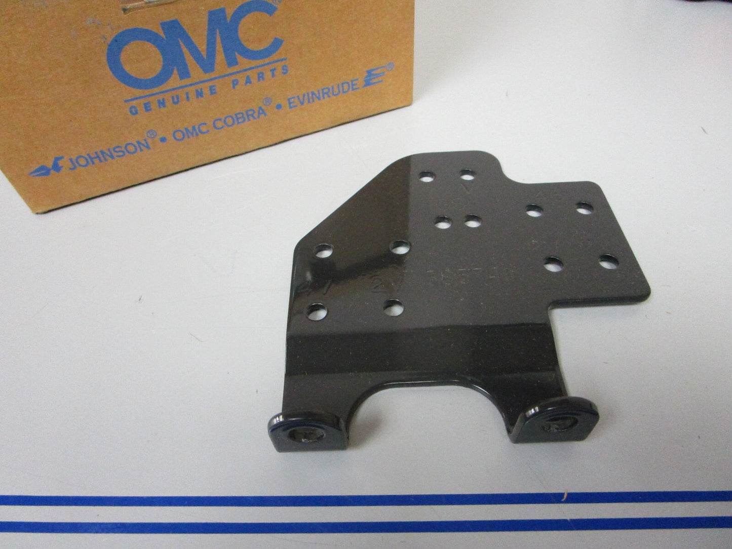 *NEW OEM* 0720 OMC Johnson Evinrude Volvo Bracket 3857411