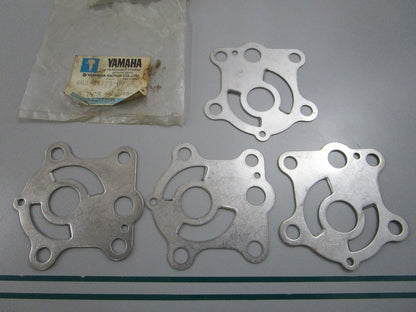 NEW OEM (LOT OF 4) 663-44323-00-00 Yamaha Water Pump Plate 0810