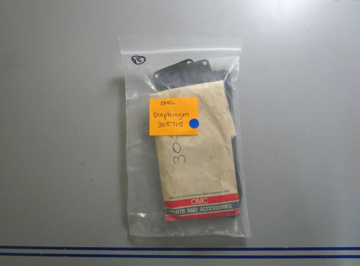 *NEW OEM* 0810 OMC Johnson Evinrude Diaphragm 305715 0305715
