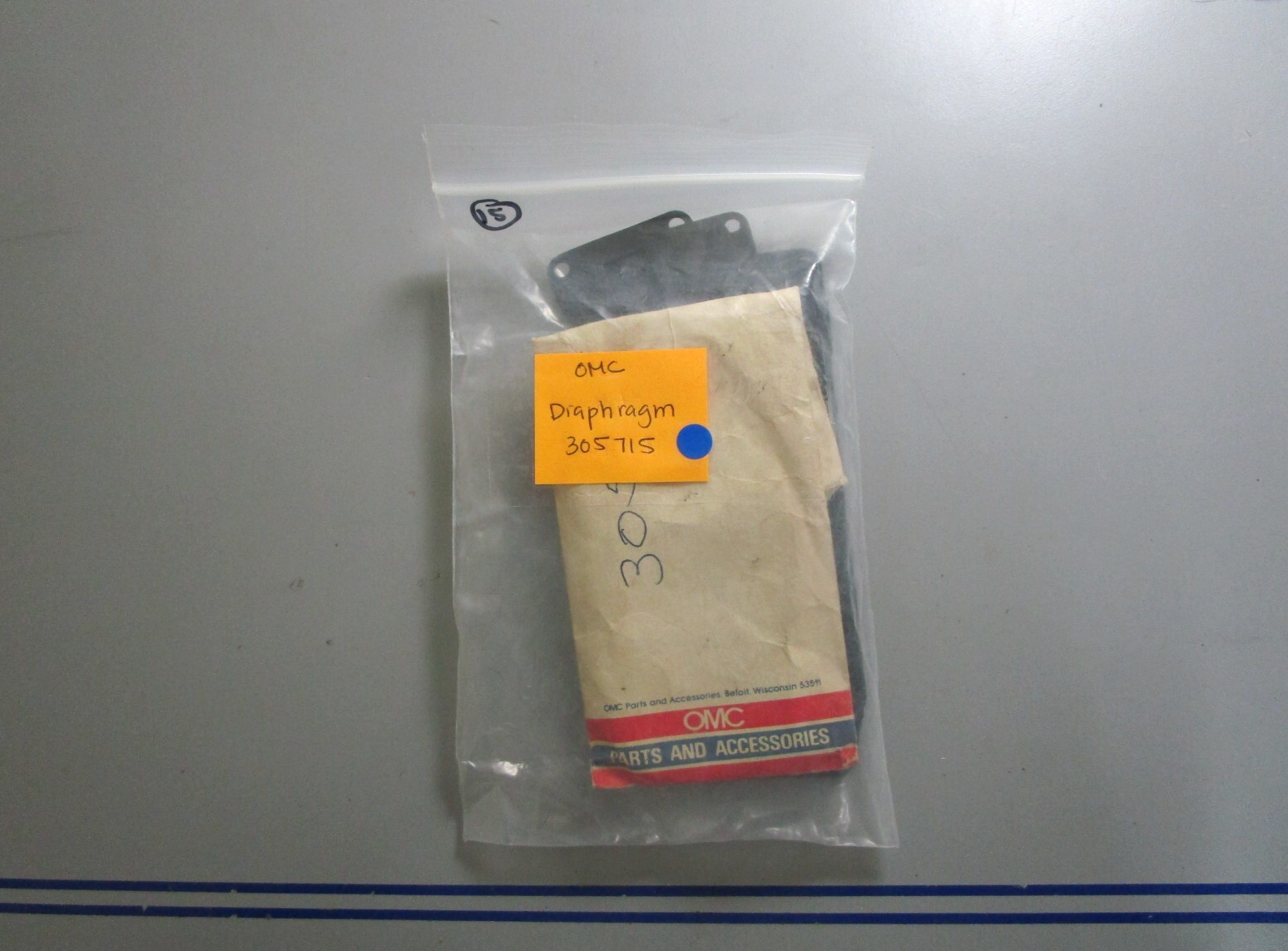 *NEW OEM* 0810 OMC Johnson Evinrude Diaphragm 305715 0305715