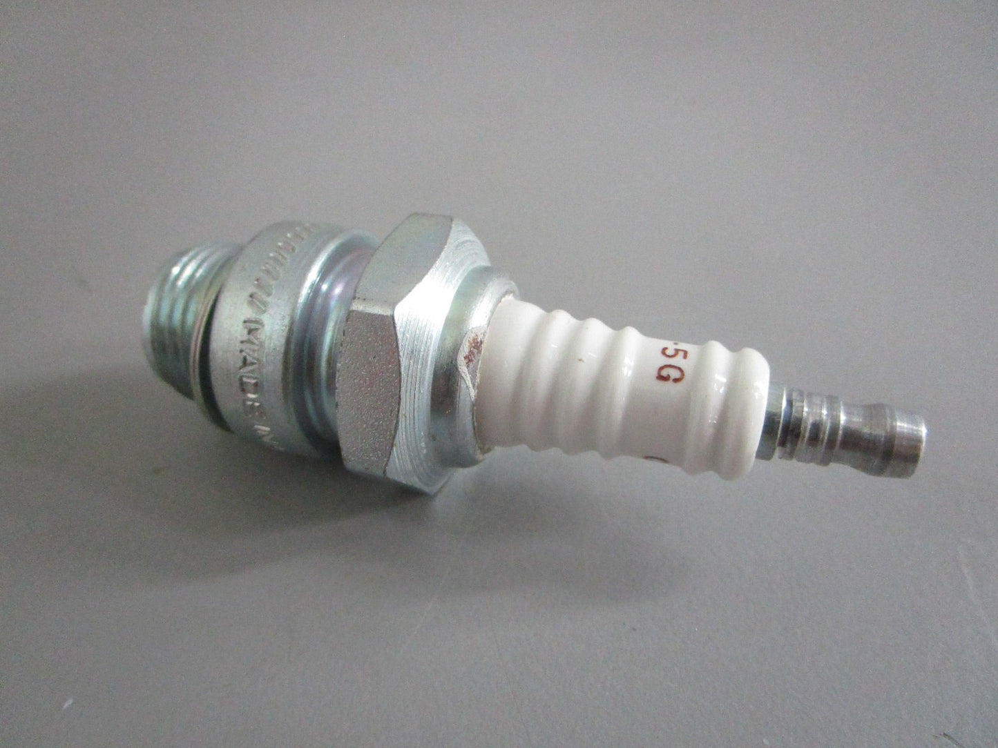 NEW OEM (LOT OF 7) K5G Champion Spark Plug 0820