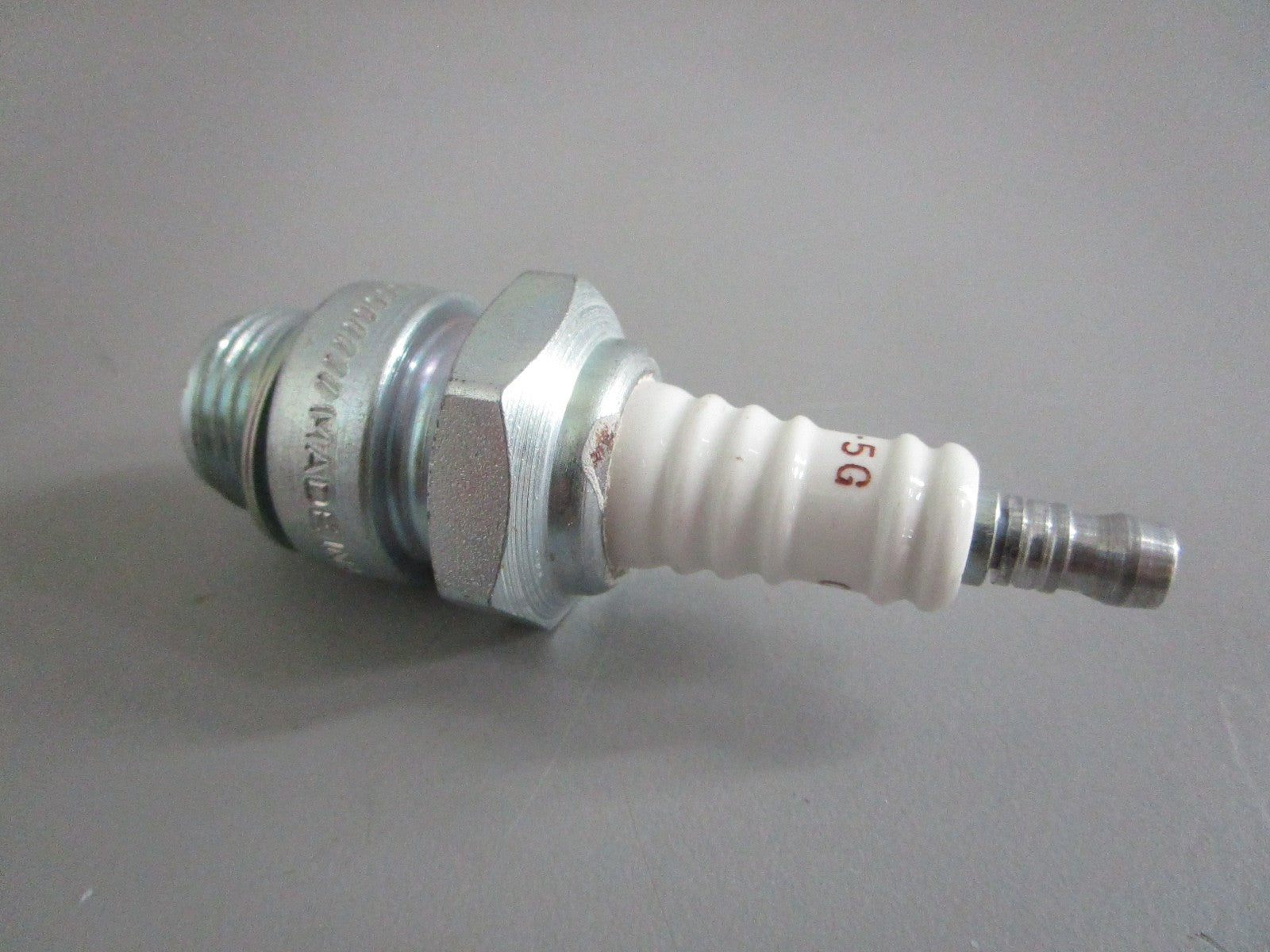 NEW OEM (LOT OF 7) K5G Champion Spark Plug 0820