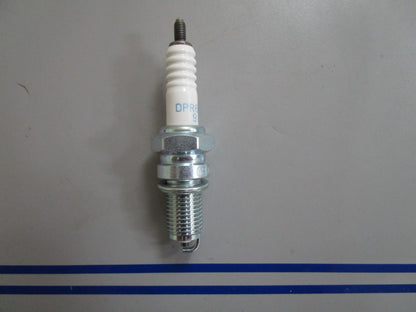 *NEW OEM* 0810 Mercury Quicksilver Spark Plug 33-827858Q DPR6FA-9