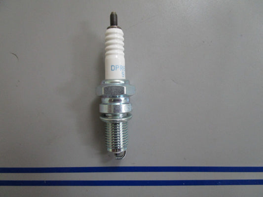 *NEW OEM* 0810 Mercury Quicksilver Spark Plug 33-827858Q DPR6FA-9