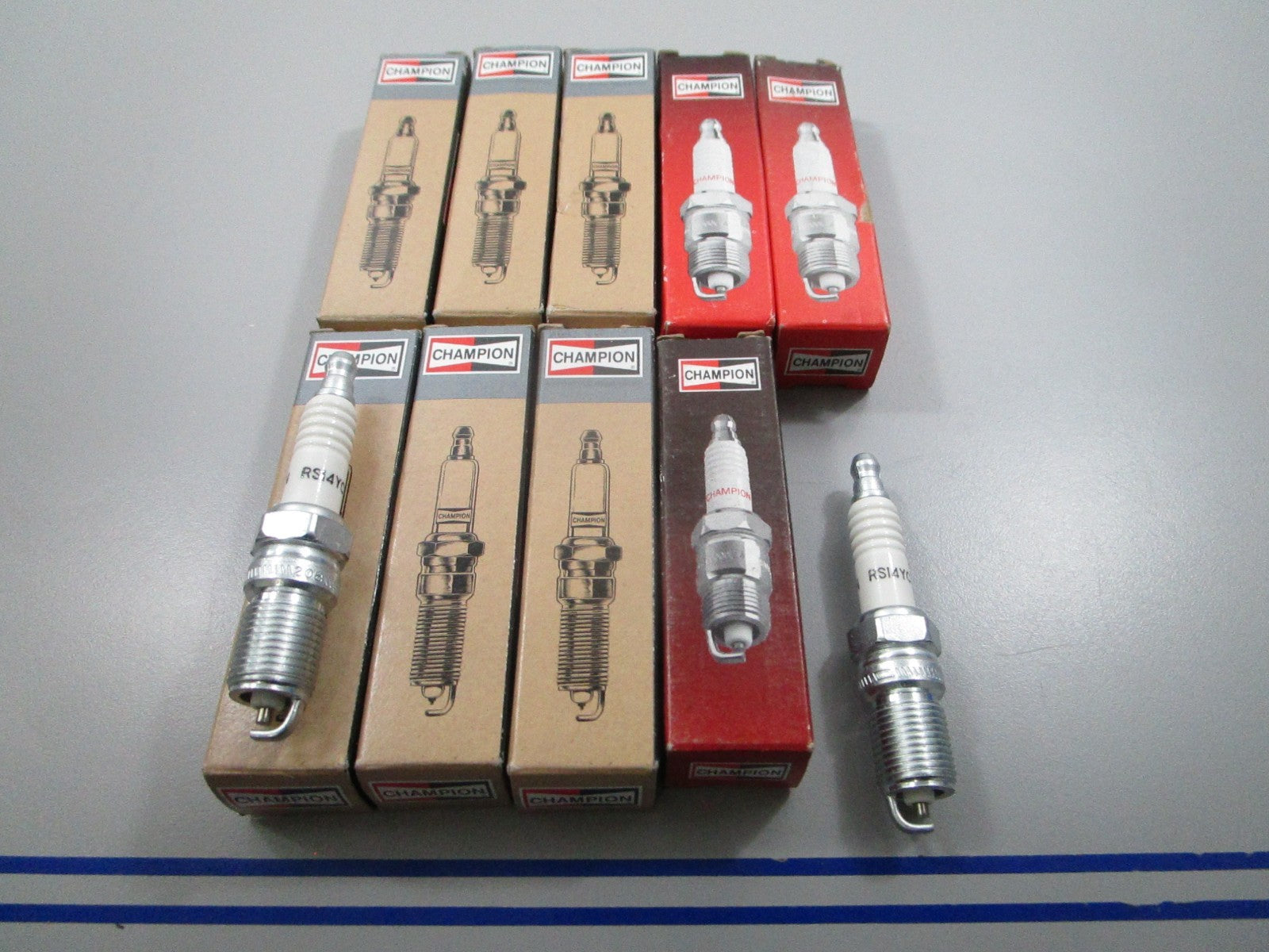 *NEW* (LOT OF 10) 0810 Champion Spark Plug RS14YC