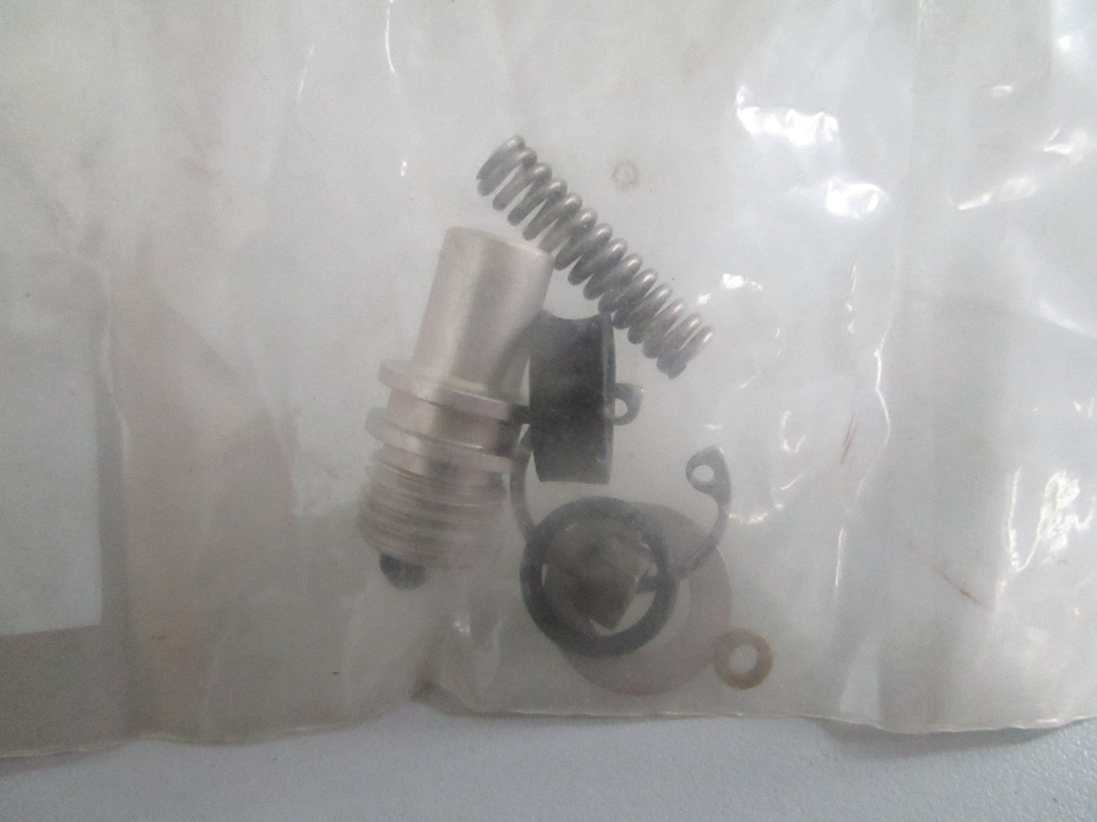 NEW OEM 173260 0173260 OMC Johnson Evinrude Release Valve Kit 0820