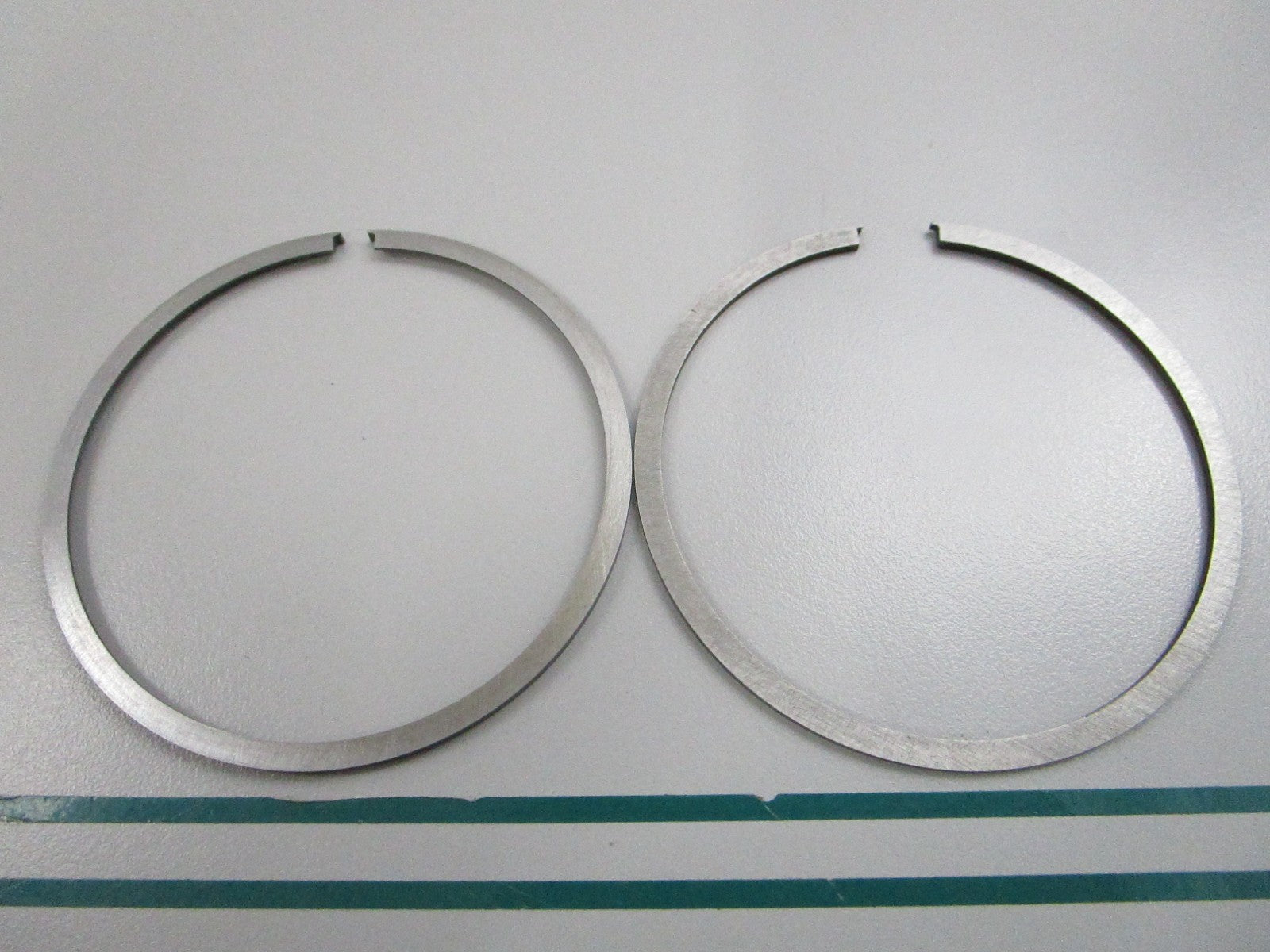 NEW OEM 384315 0384315 OMC Johnson Evinrude 2 Piston Ring Set 0810
