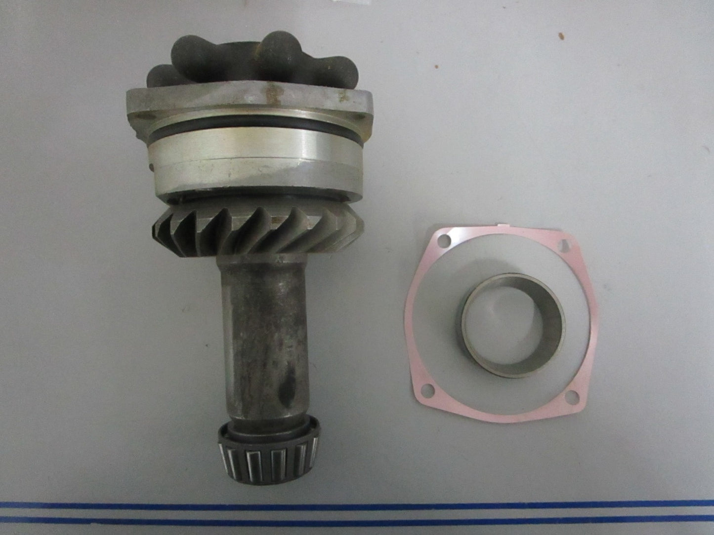 NEW OEM 980754 0980754 OMC Johnson Evinrude Ball Gear & Shaft Assy 0820