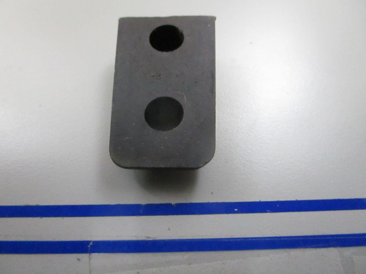 *NEW OEM* 0810 OMC Johnson Evinrude Grommet 337409 0337409